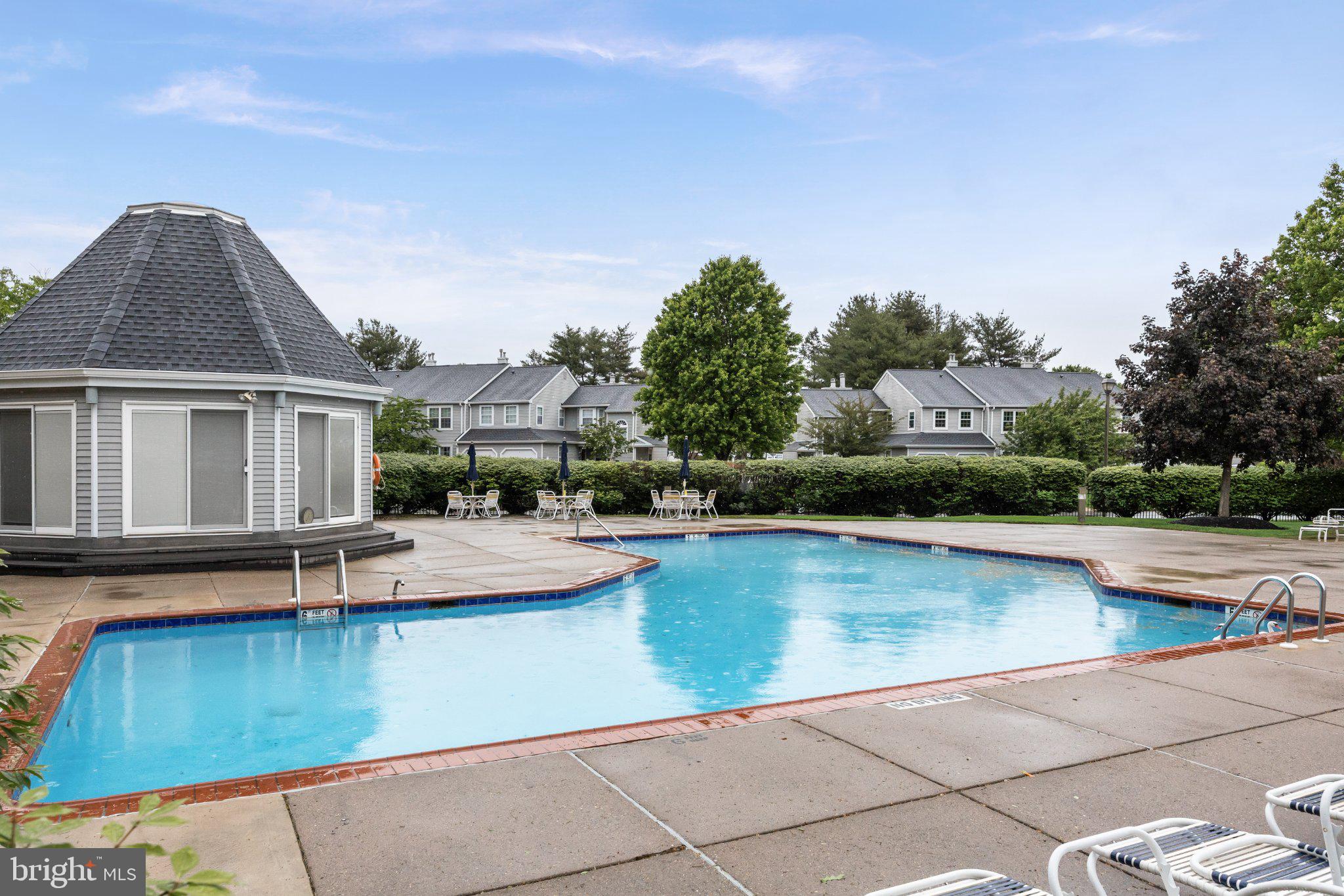 ROSE HOLLOW - Residential