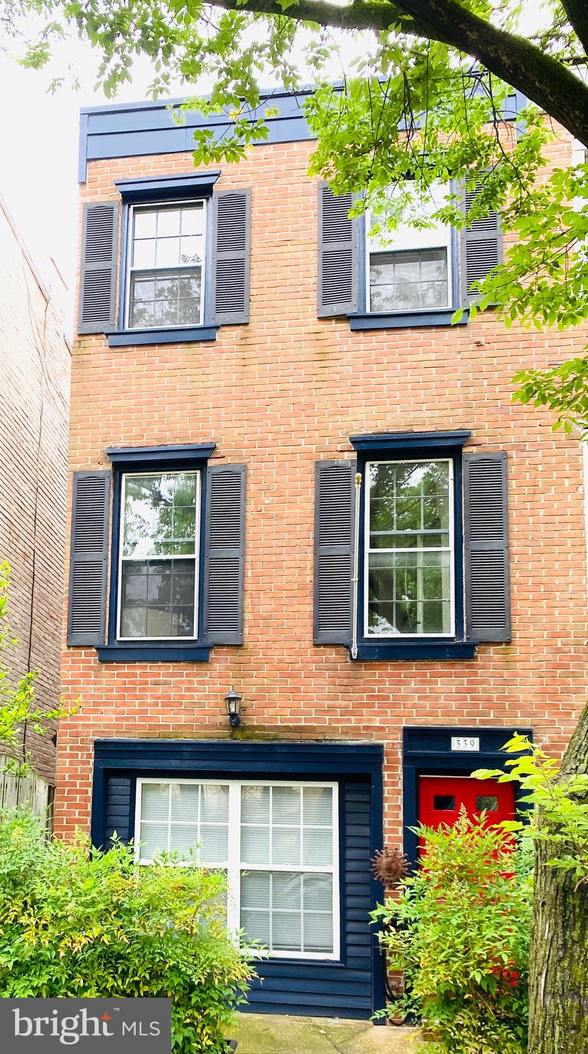 339 SE 11TH STREET SE