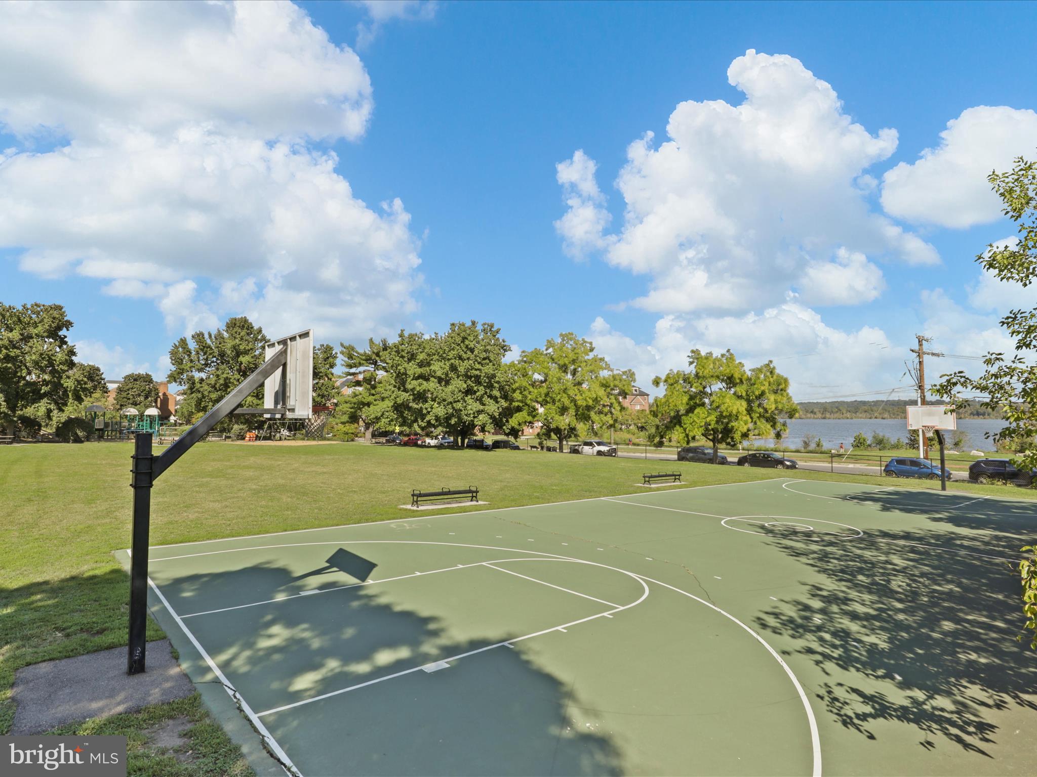 OLD TOWN ALEXANDRIA - Residential