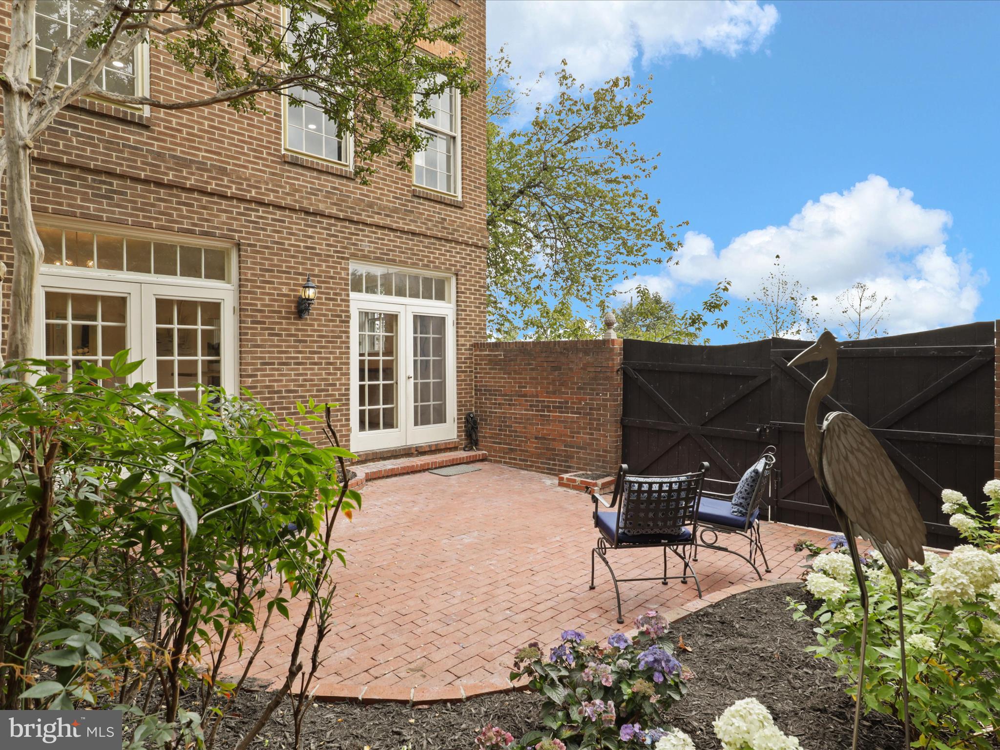 OLD TOWN ALEXANDRIA - Residential