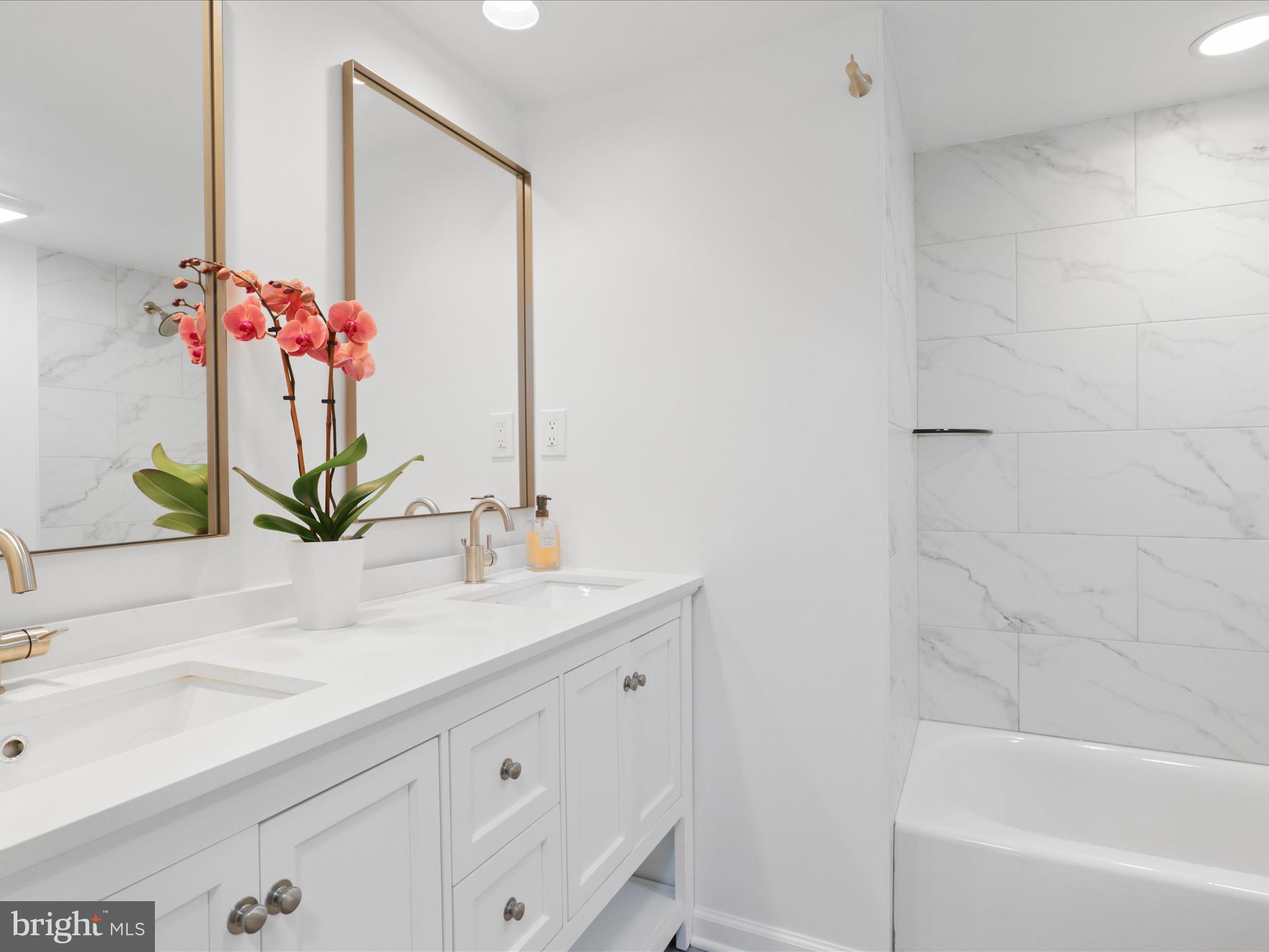 OLD TOWN ALEXANDRIA - Residential