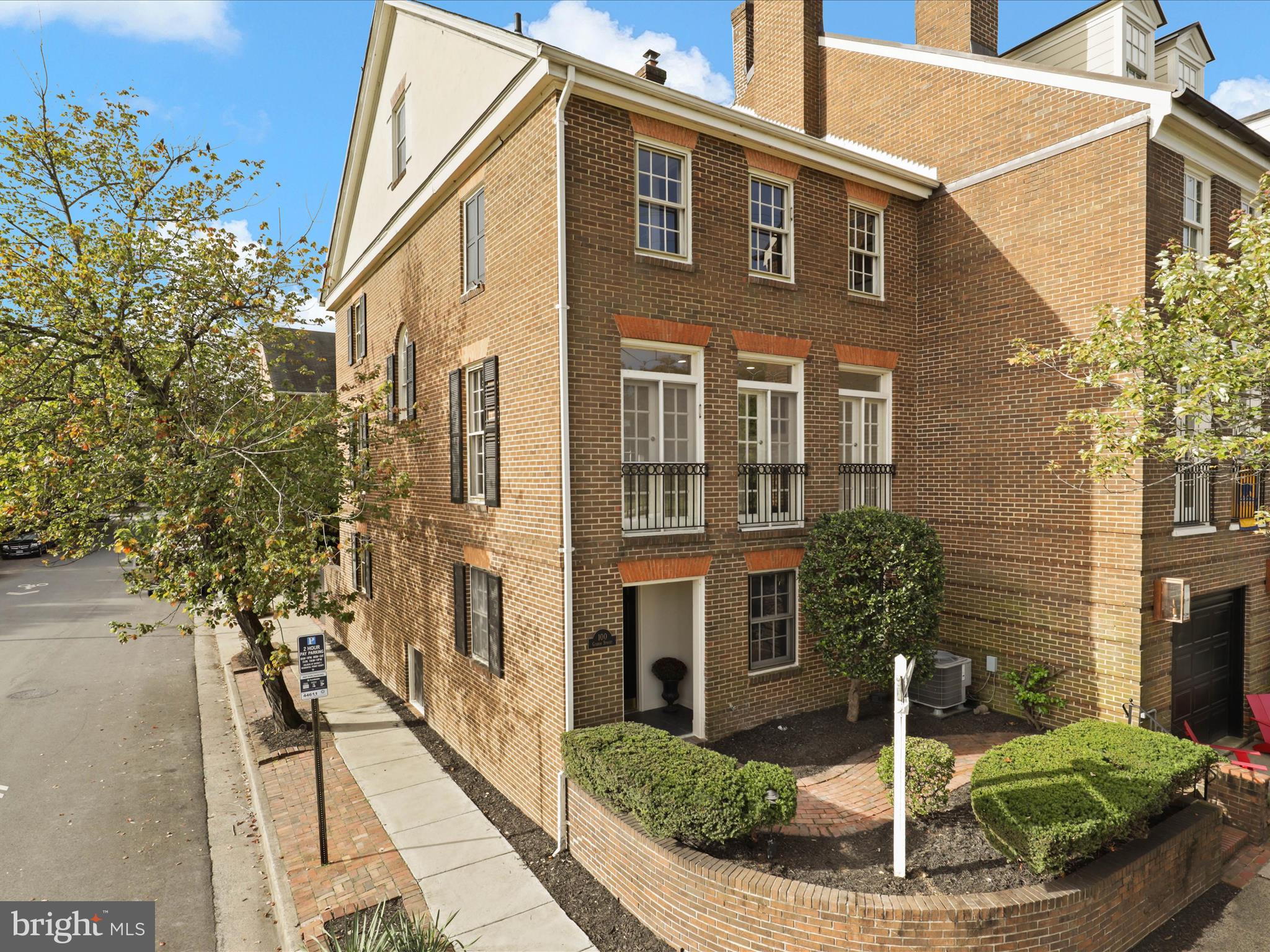 OLD TOWN ALEXANDRIA - Residential