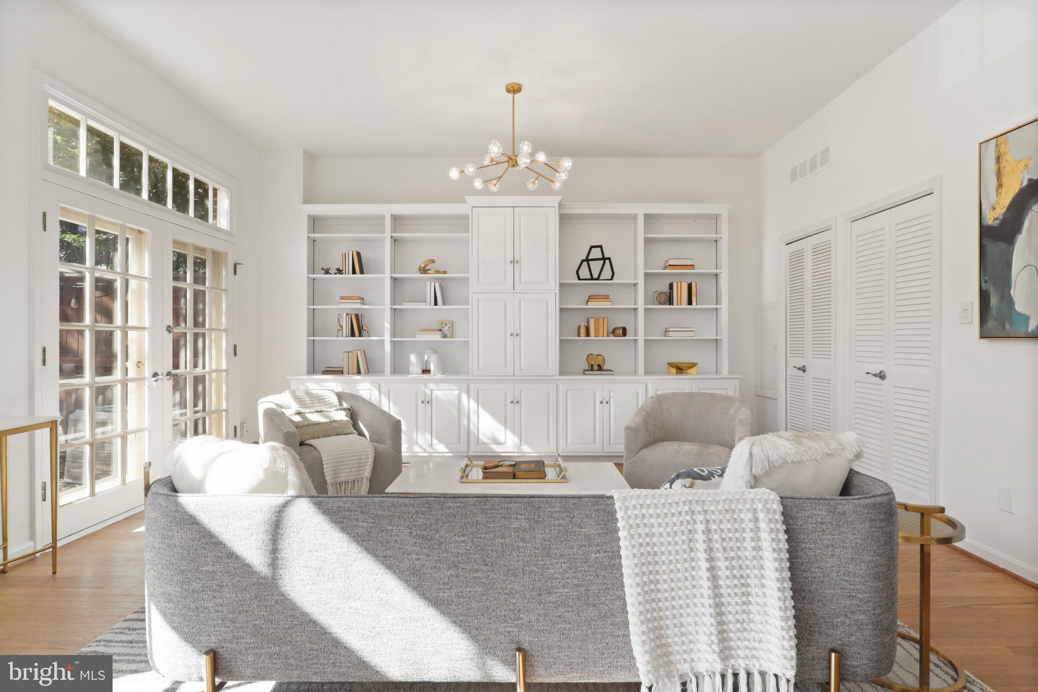 OLD TOWN ALEXANDRIA - Residential