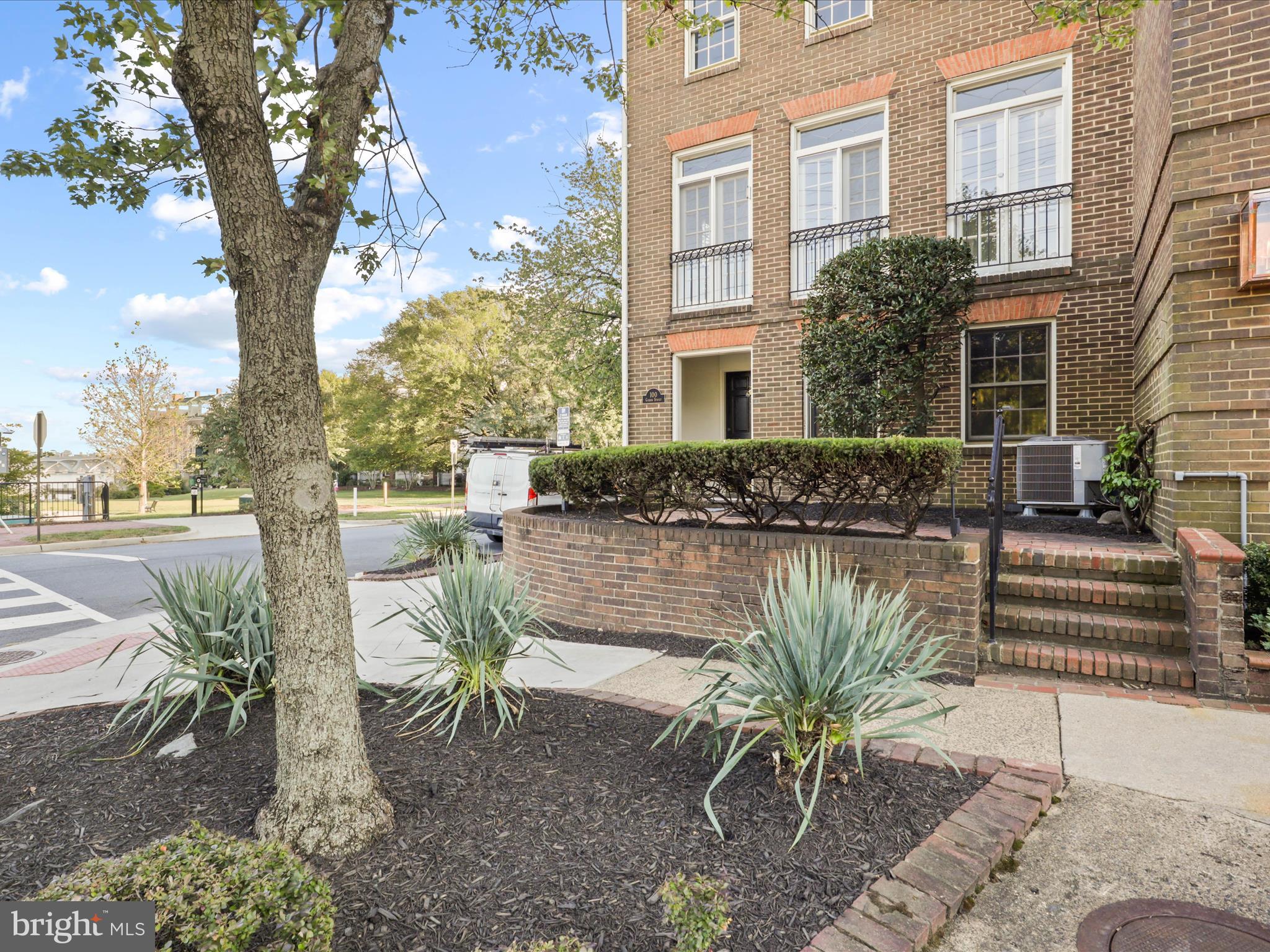 OLD TOWN ALEXANDRIA - Residential