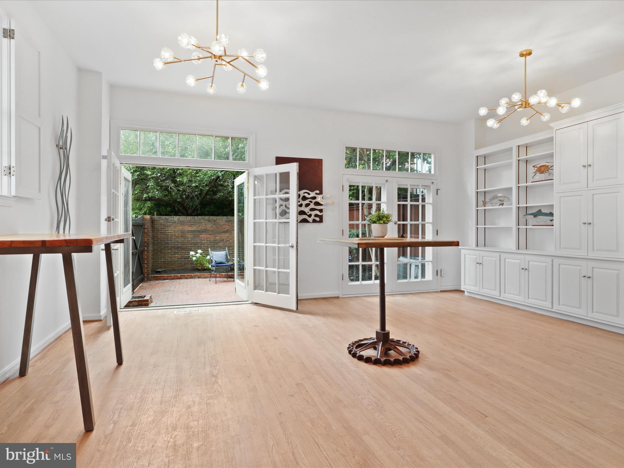 OLD TOWN ALEXANDRIA - Residential