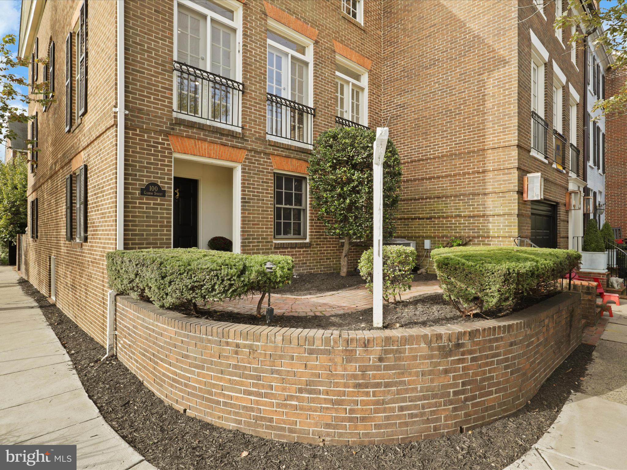 OLD TOWN ALEXANDRIA - Residential