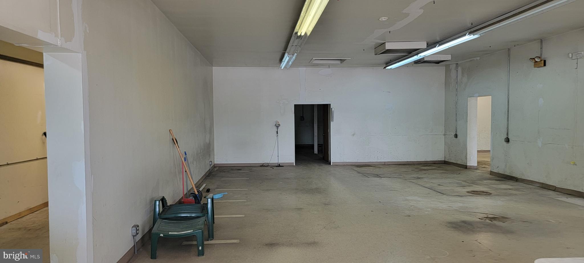 WILLOW GROVE - Commercial Sale