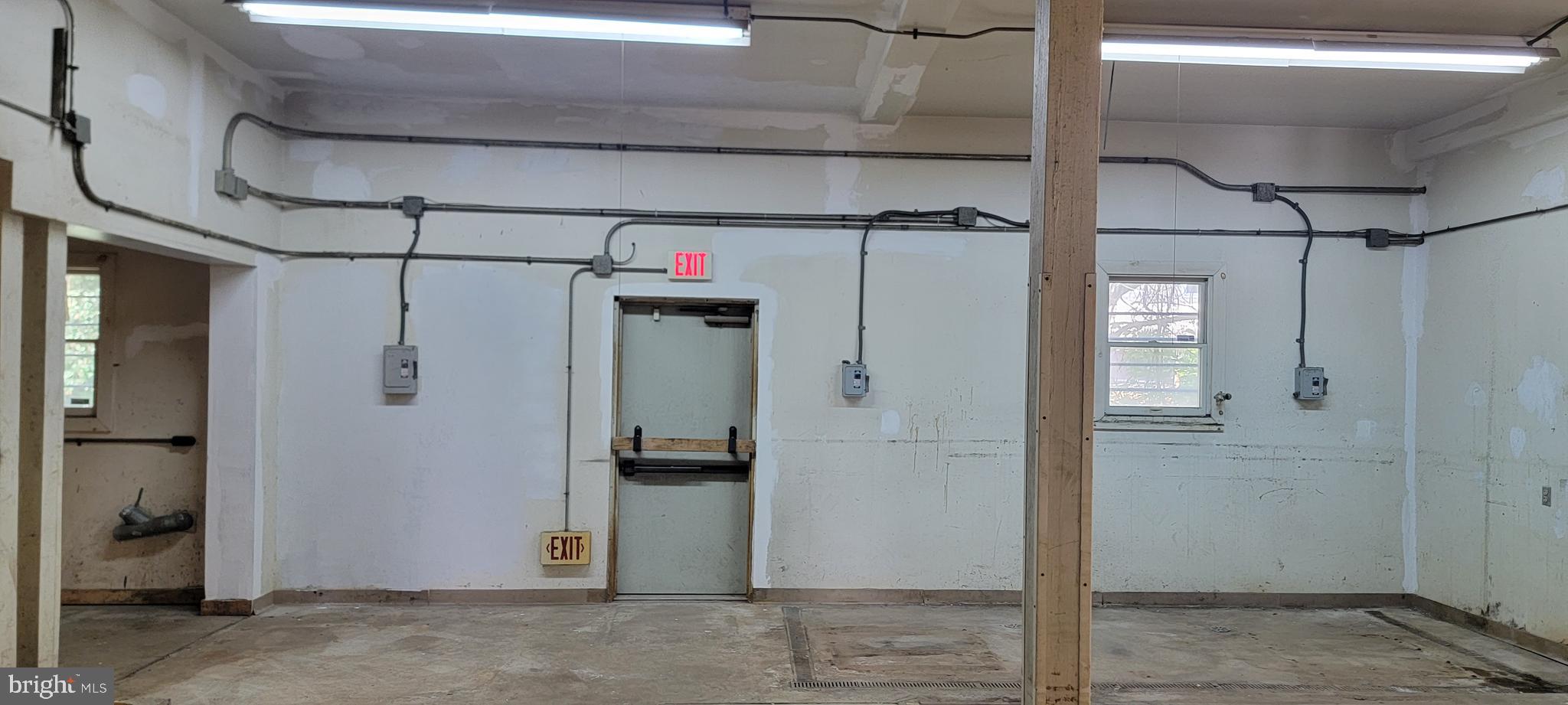 WILLOW GROVE - Commercial Sale