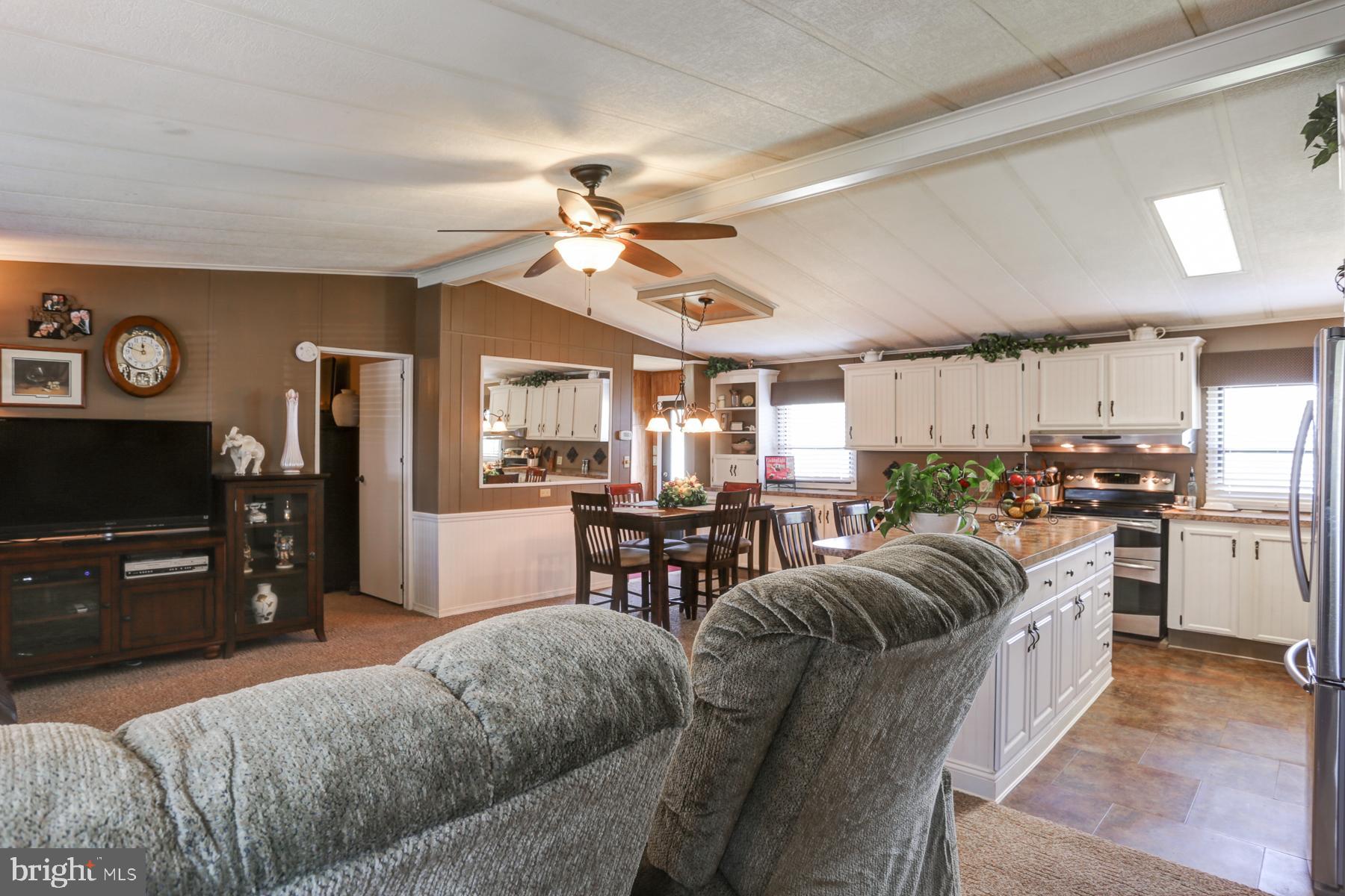 COUNTRY MANOR FARMS - Residential