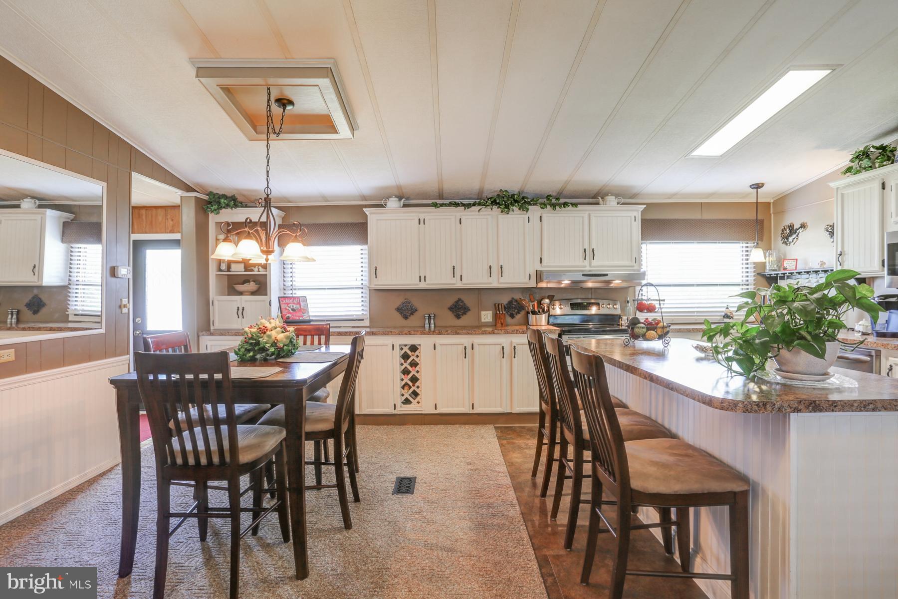 COUNTRY MANOR FARMS - Residential