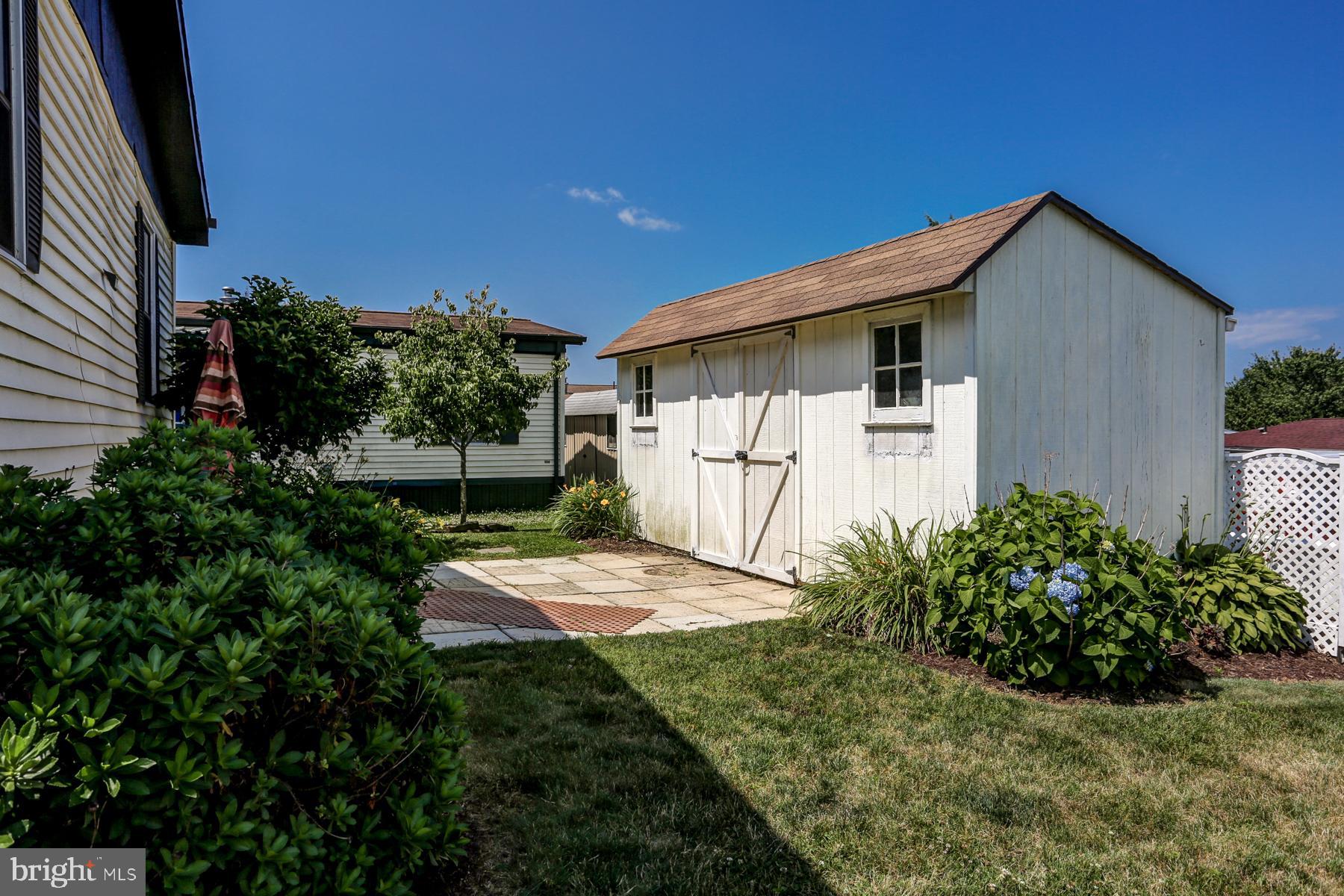 COUNTRY MANOR FARMS - Residential