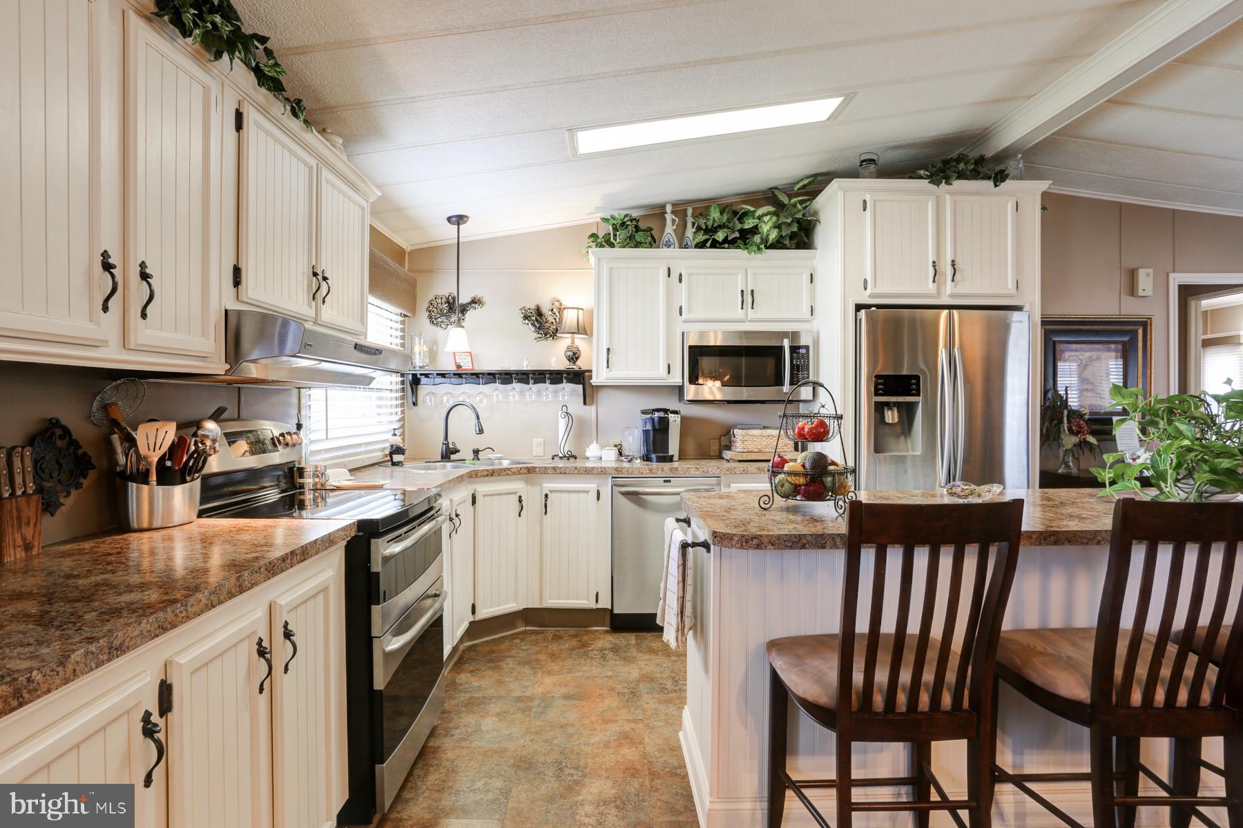 COUNTRY MANOR FARMS - Residential