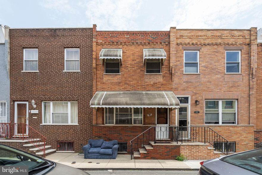 Bring your vision and contractor to this renovation opportunity. Located on a sweet block in S Philly, this row home is partially gutted and ready for its next owner to turn dreams into reality. 

Plumbing exists but water, heating and cooling are all turned off. Refrigerator, washer & dryer on site but no working kitchen. Renovation loan or cash purchase.

Offer deadline: 5 pm on Friday June 16th.