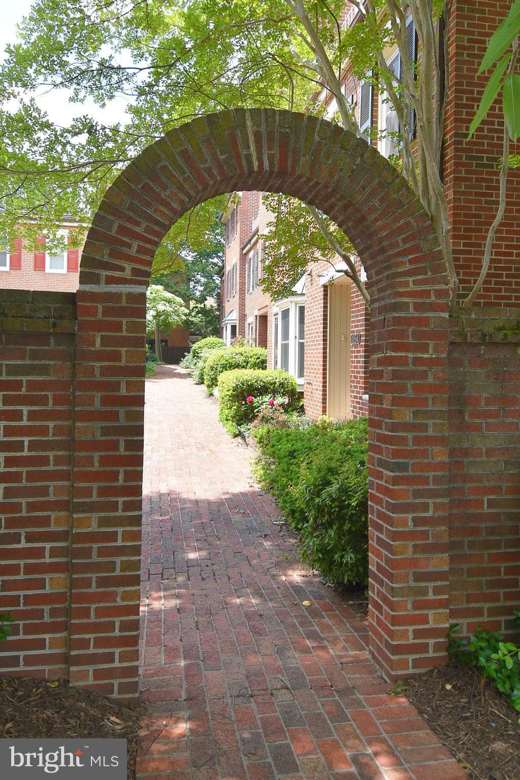 OLD BALLSTON TOWN - Residential Lease