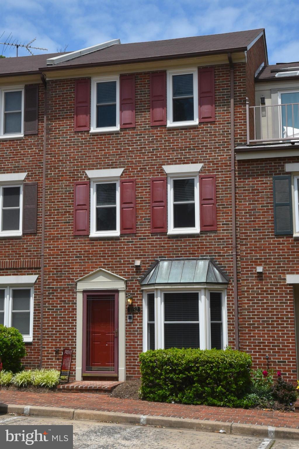 OLD BALLSTON TOWN - Residential Lease