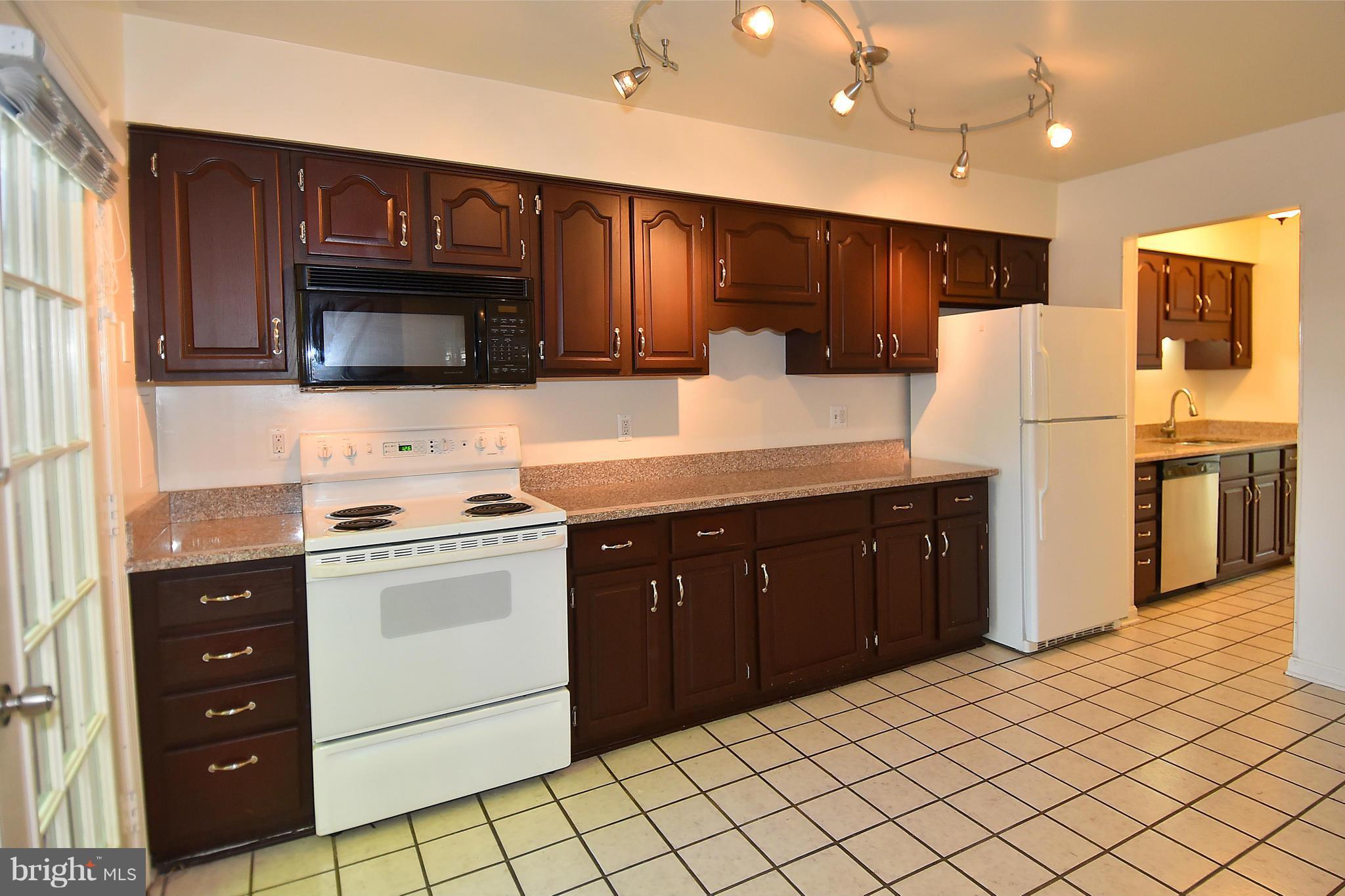 OLD BALLSTON TOWN - Residential Lease