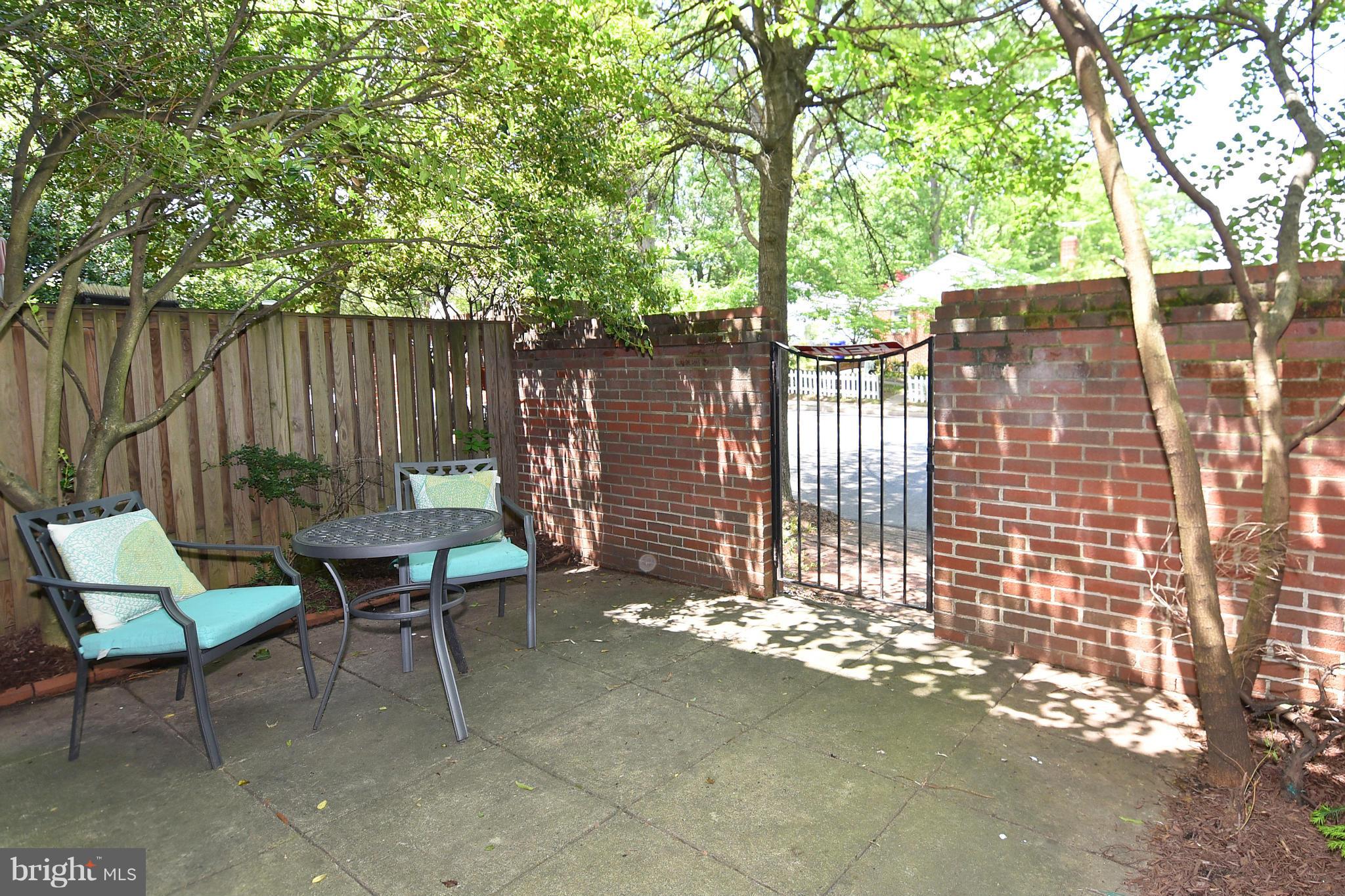 OLD BALLSTON TOWN - Residential Lease