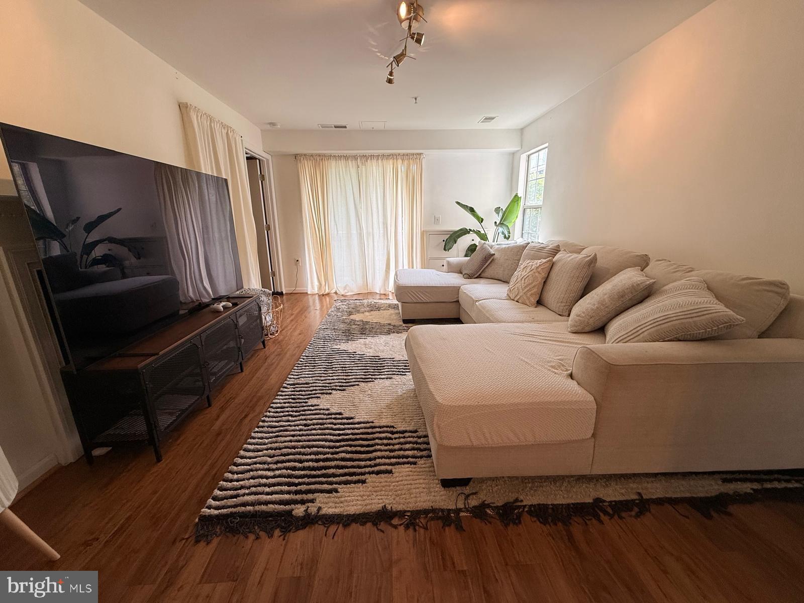 SUMMERHOUSE CONDO - Residential