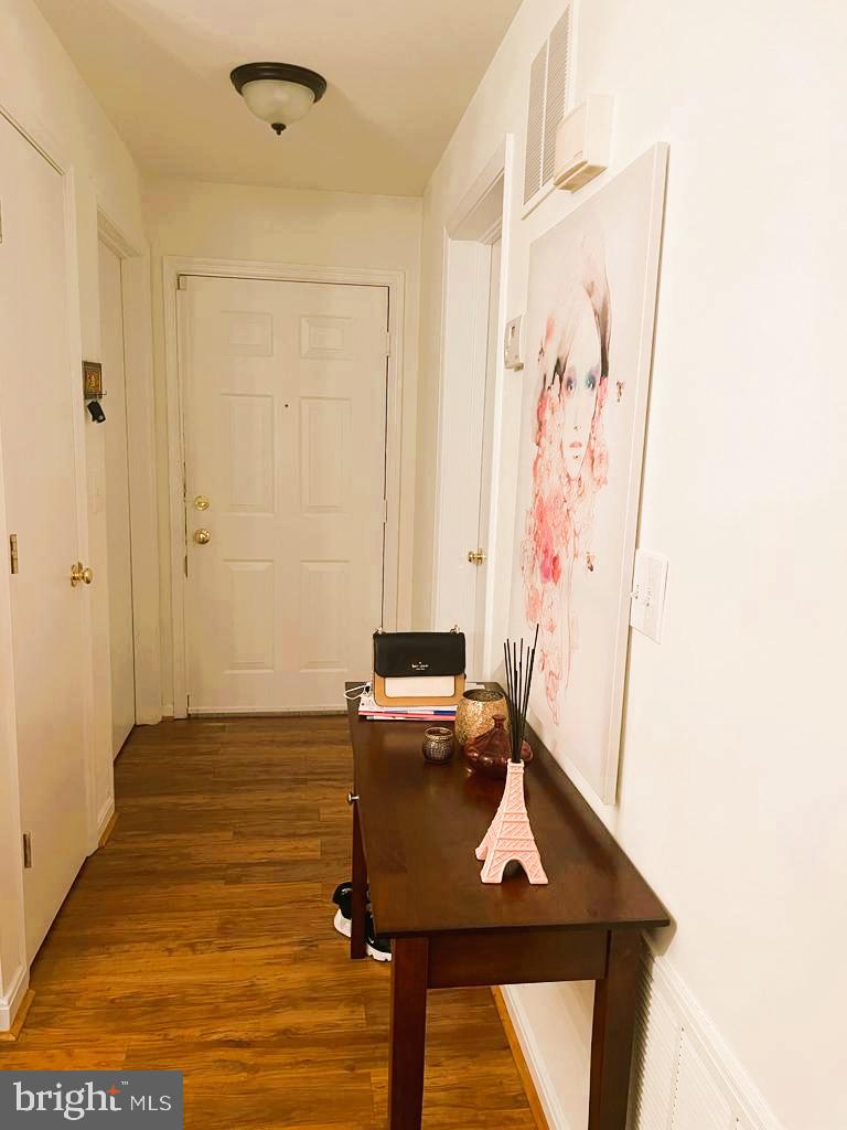 1043 GARDENVIEW LOOP 203