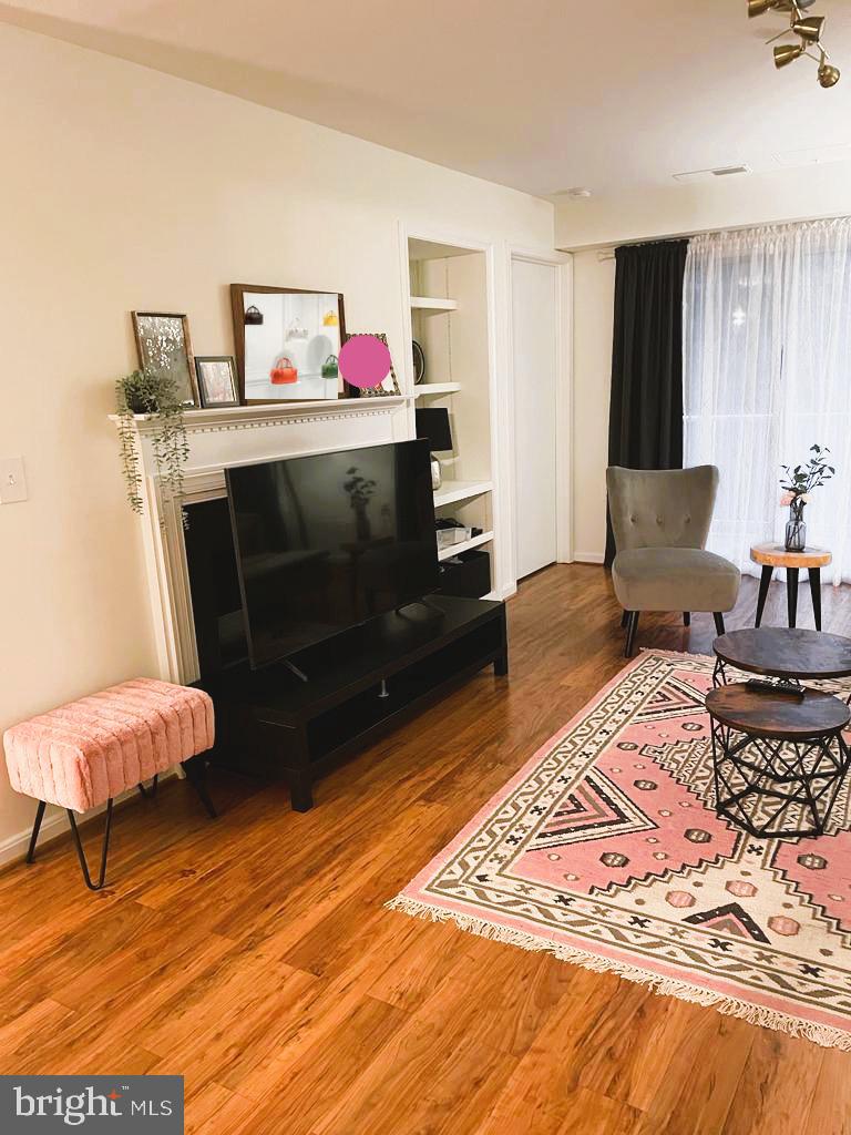 1043 GARDENVIEW LOOP 203