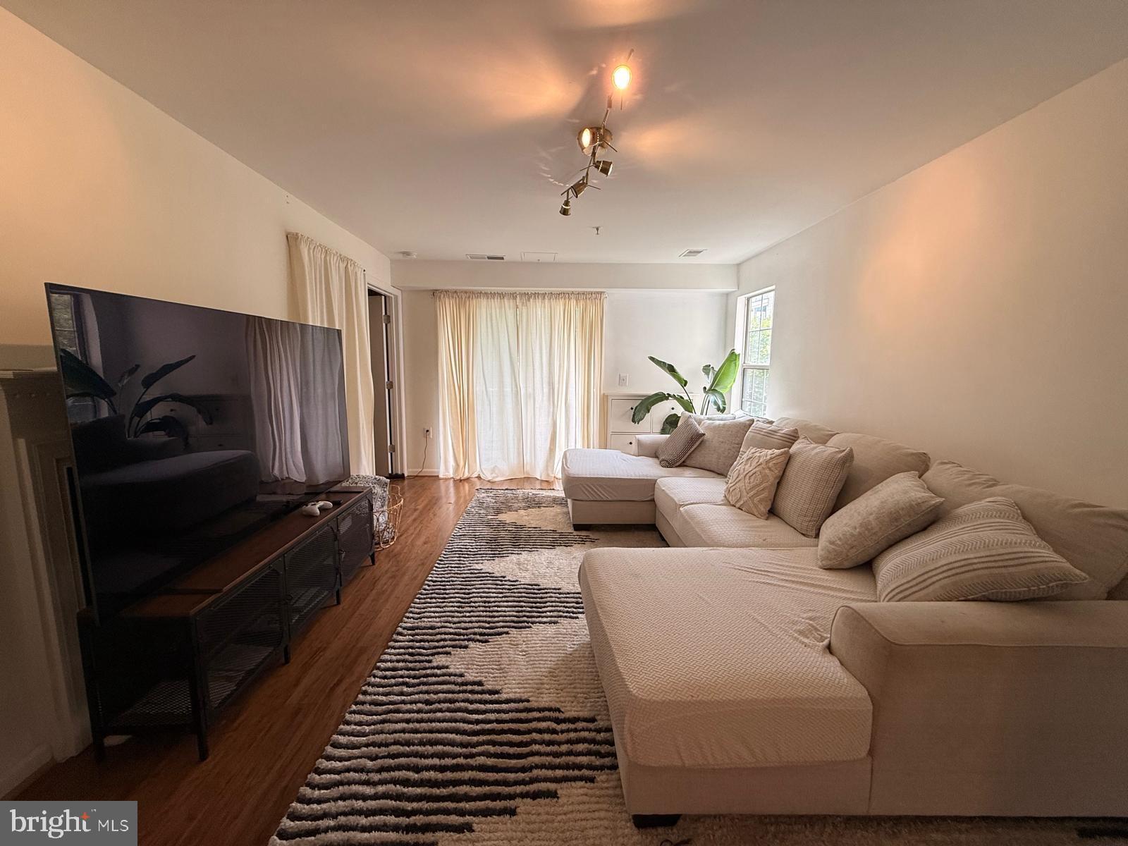 SUMMERHOUSE CONDO - Residential