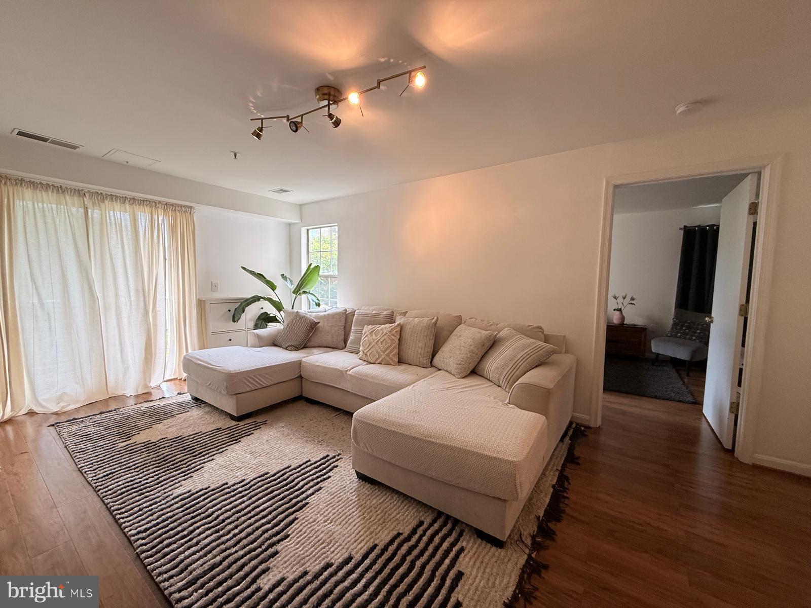 SUMMERHOUSE CONDO - Residential