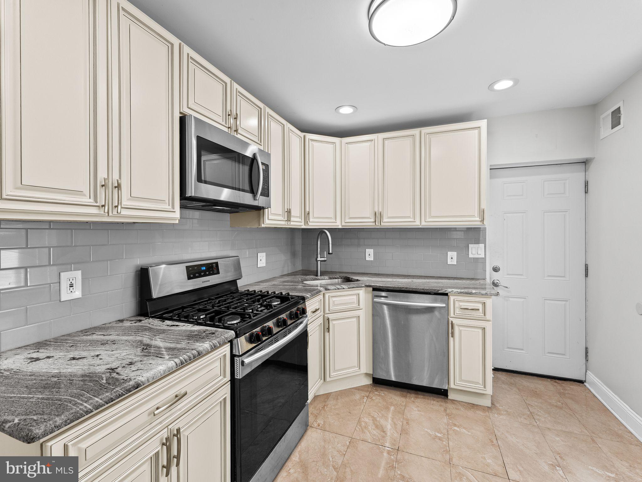 FAIRMOUNT - Residential Lease