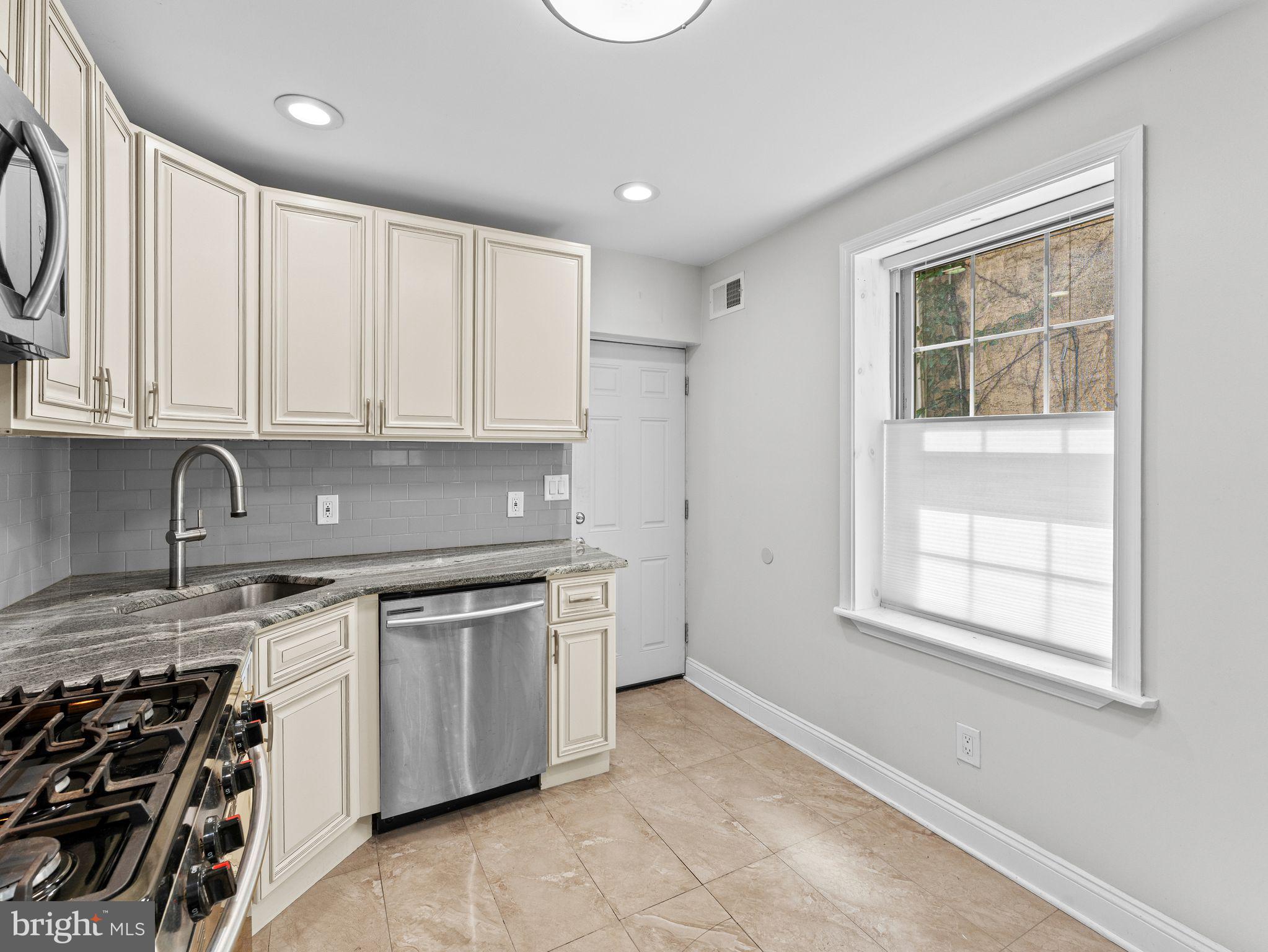 FAIRMOUNT - Residential Lease