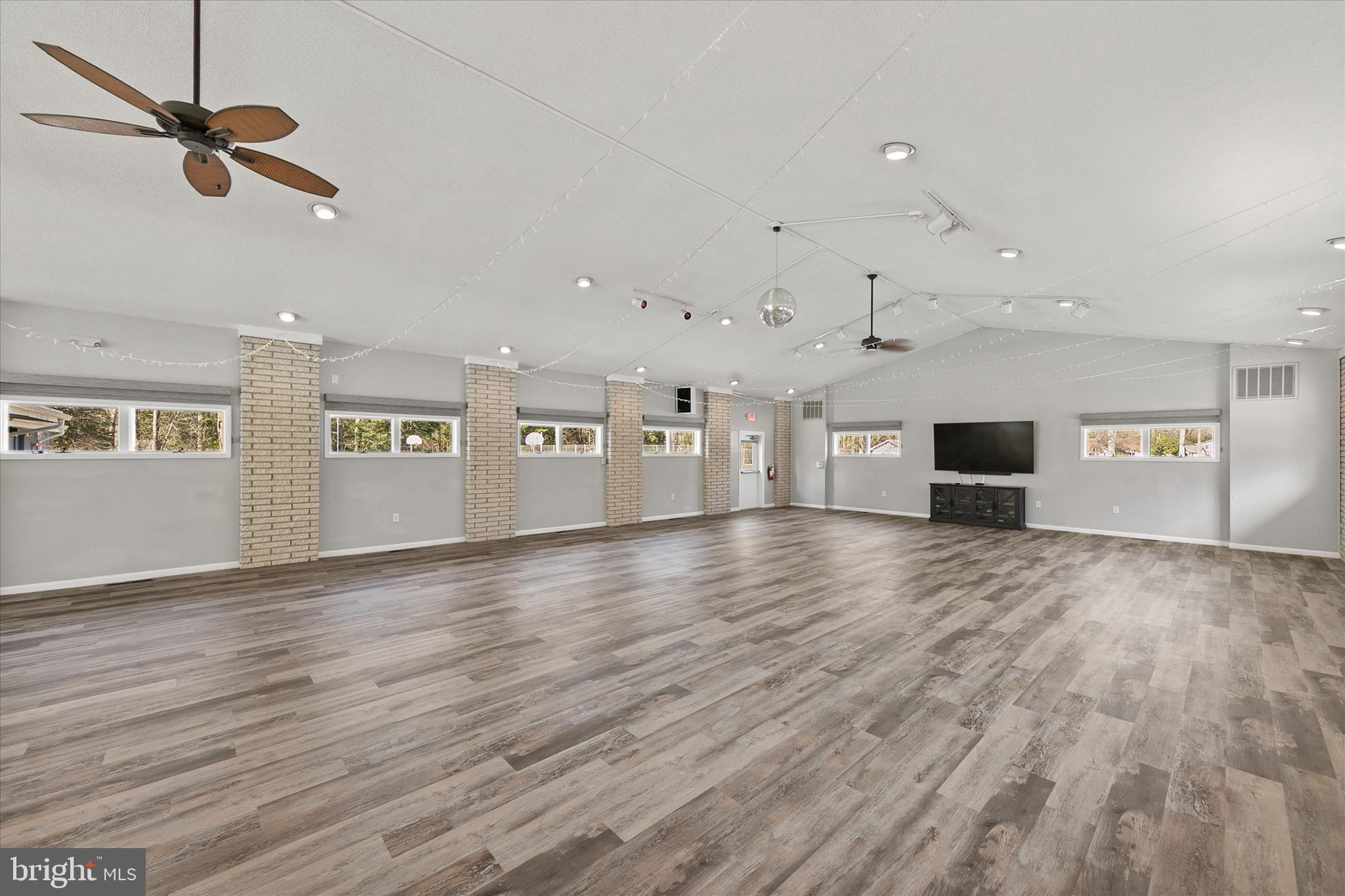 ANGOLA BY THE BAY - Residential