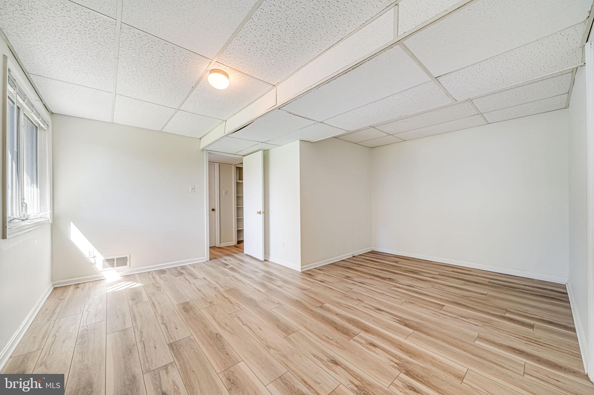 MANOR WOODS - Residential