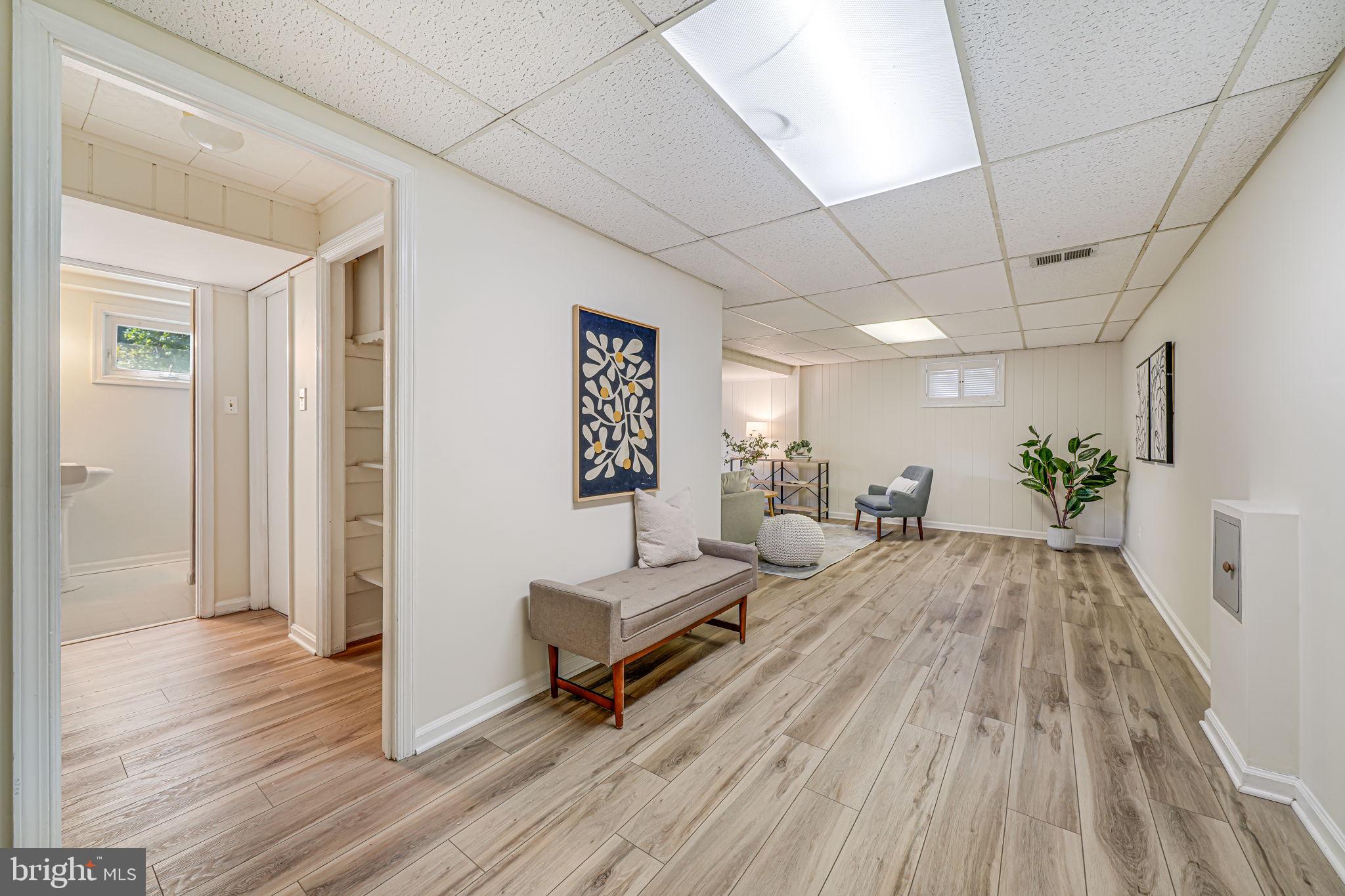 MANOR WOODS - Residential