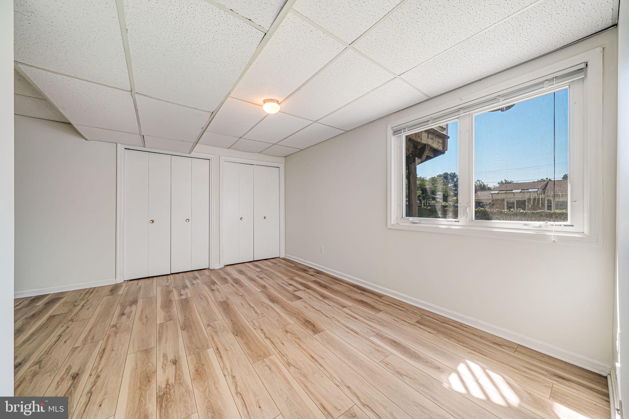 MANOR WOODS - Residential