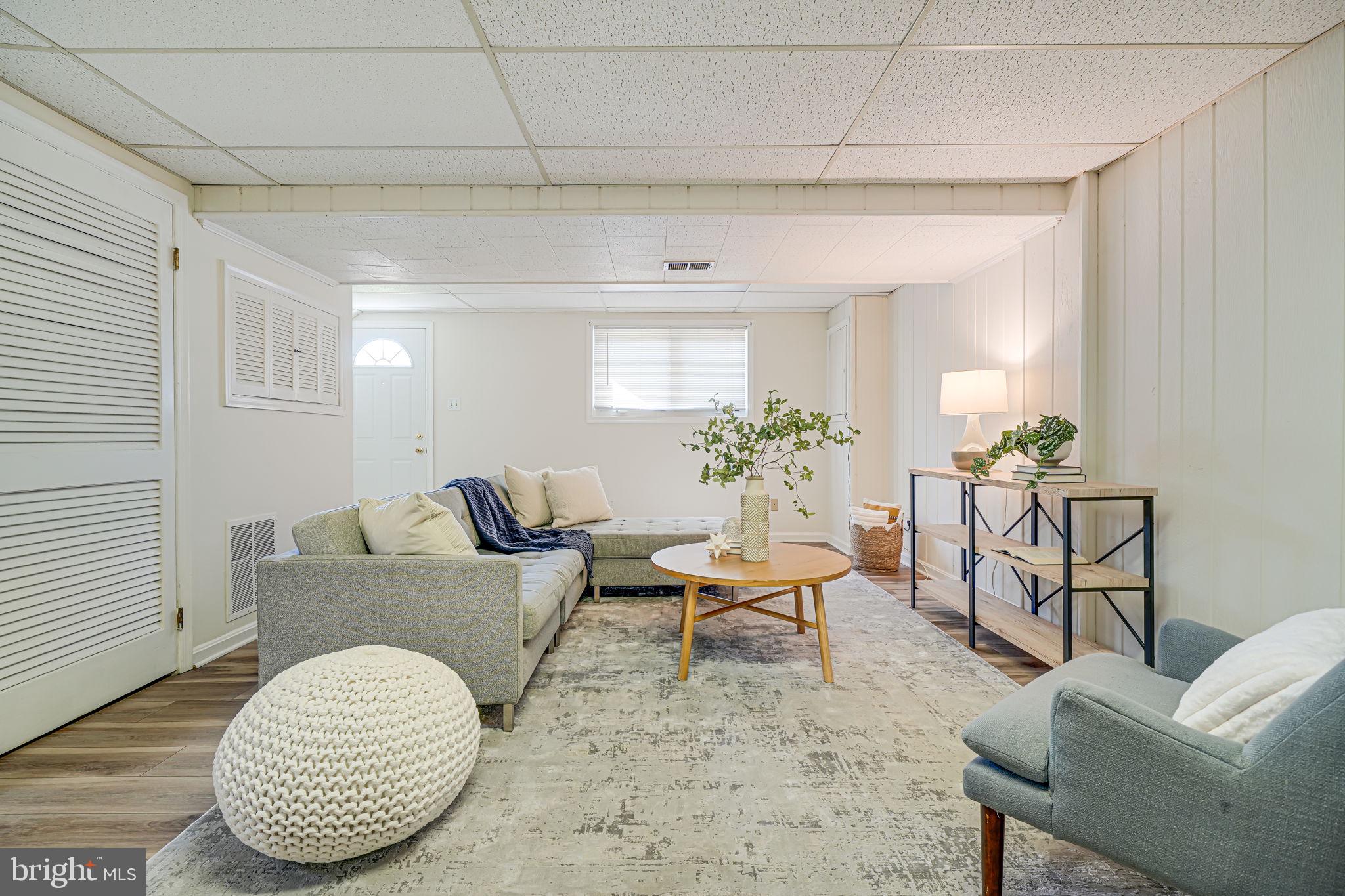 MANOR WOODS - Residential