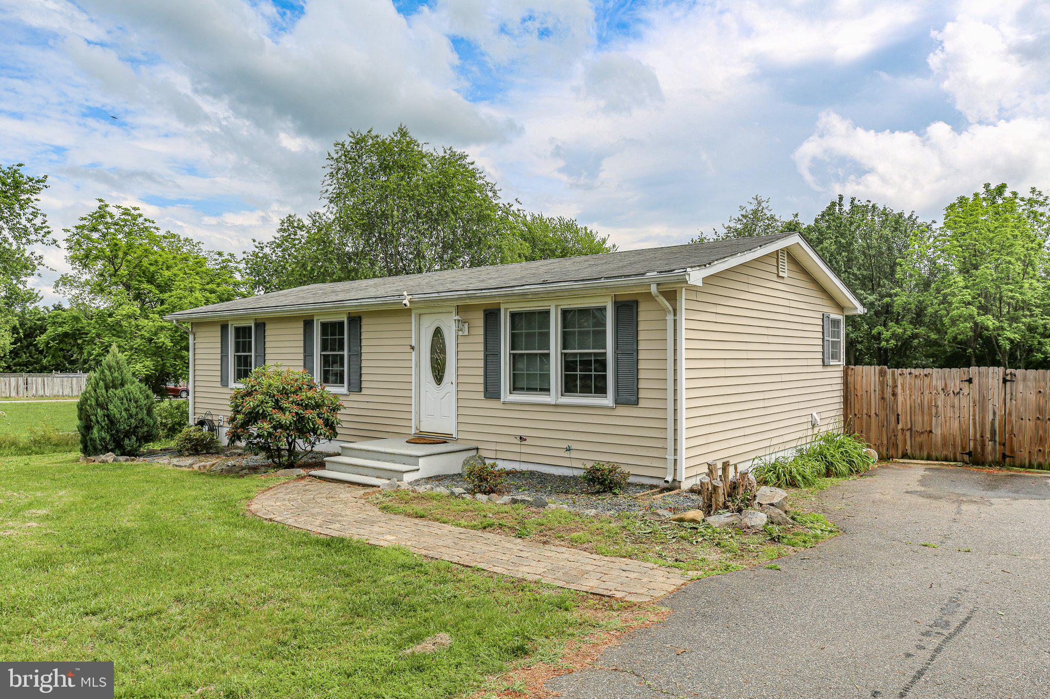 212 THREE CEDARS LANE