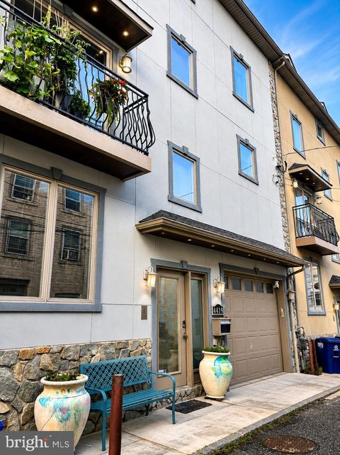 Townhouse For Sale - 4419 Saint Davids Street<br/> PHILADELPHIA, PA 19127
