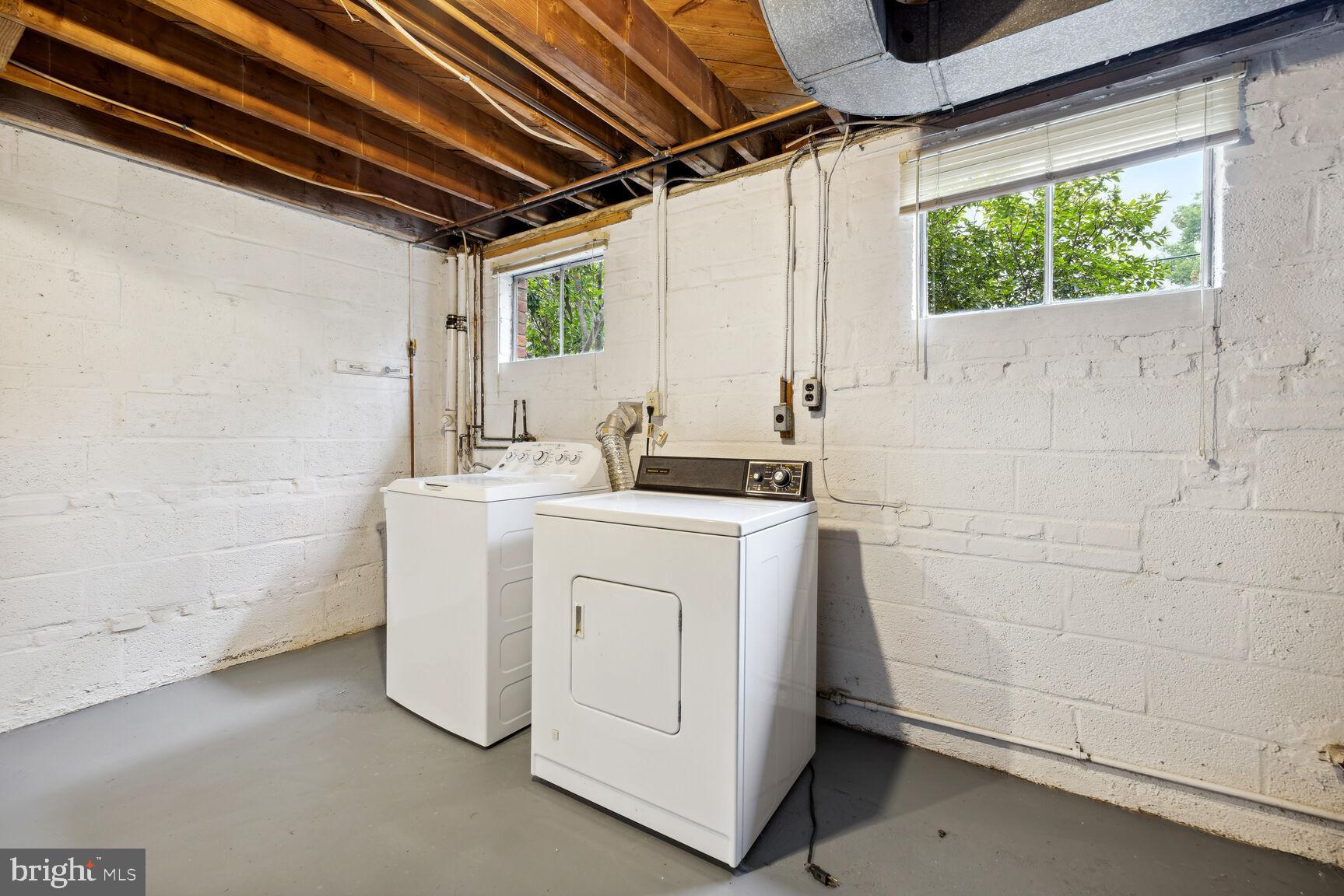 WILDWOOD MANOR - Residential Lease