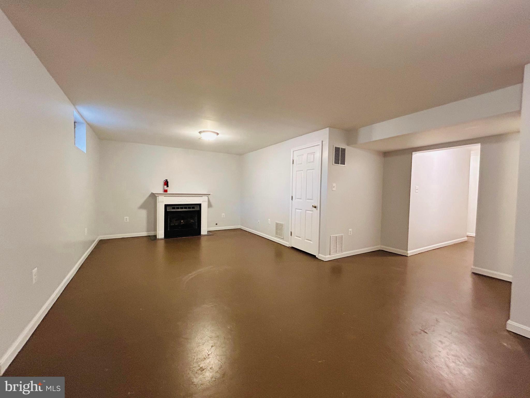 LAKE TERRAPIN - Residential Lease