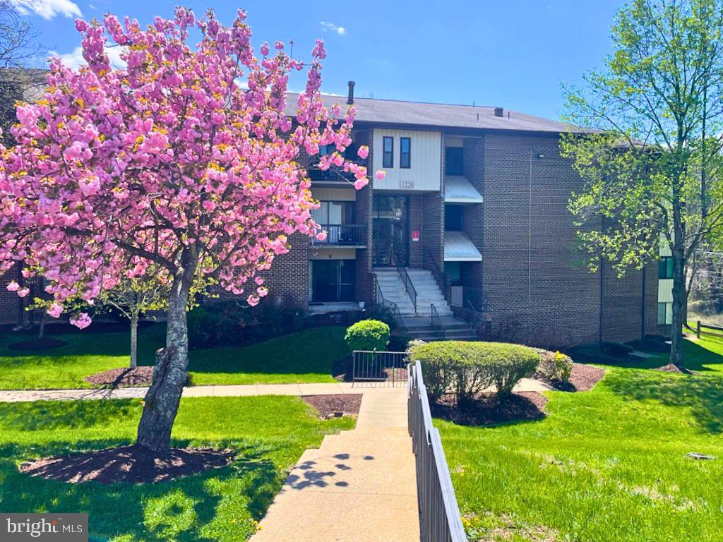 CHERRY GLEN CONDOS - Residential