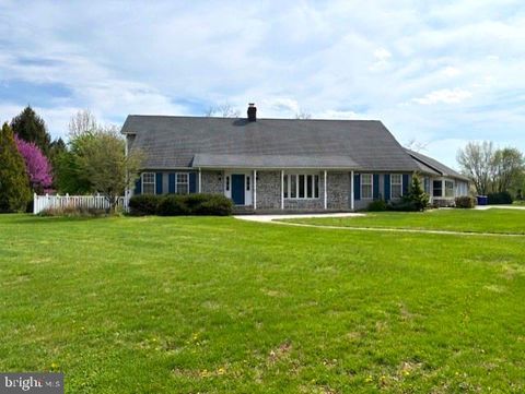 Photo of 240 N Old Stonehouse Rd, CARLISLE, PA 17015 (MLS # PACB2052818)