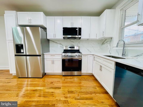 Townhouse For Sale - 102 W Spencer Avenue<br/> Philadelphia County, PHILADELPHIA, PA 19120