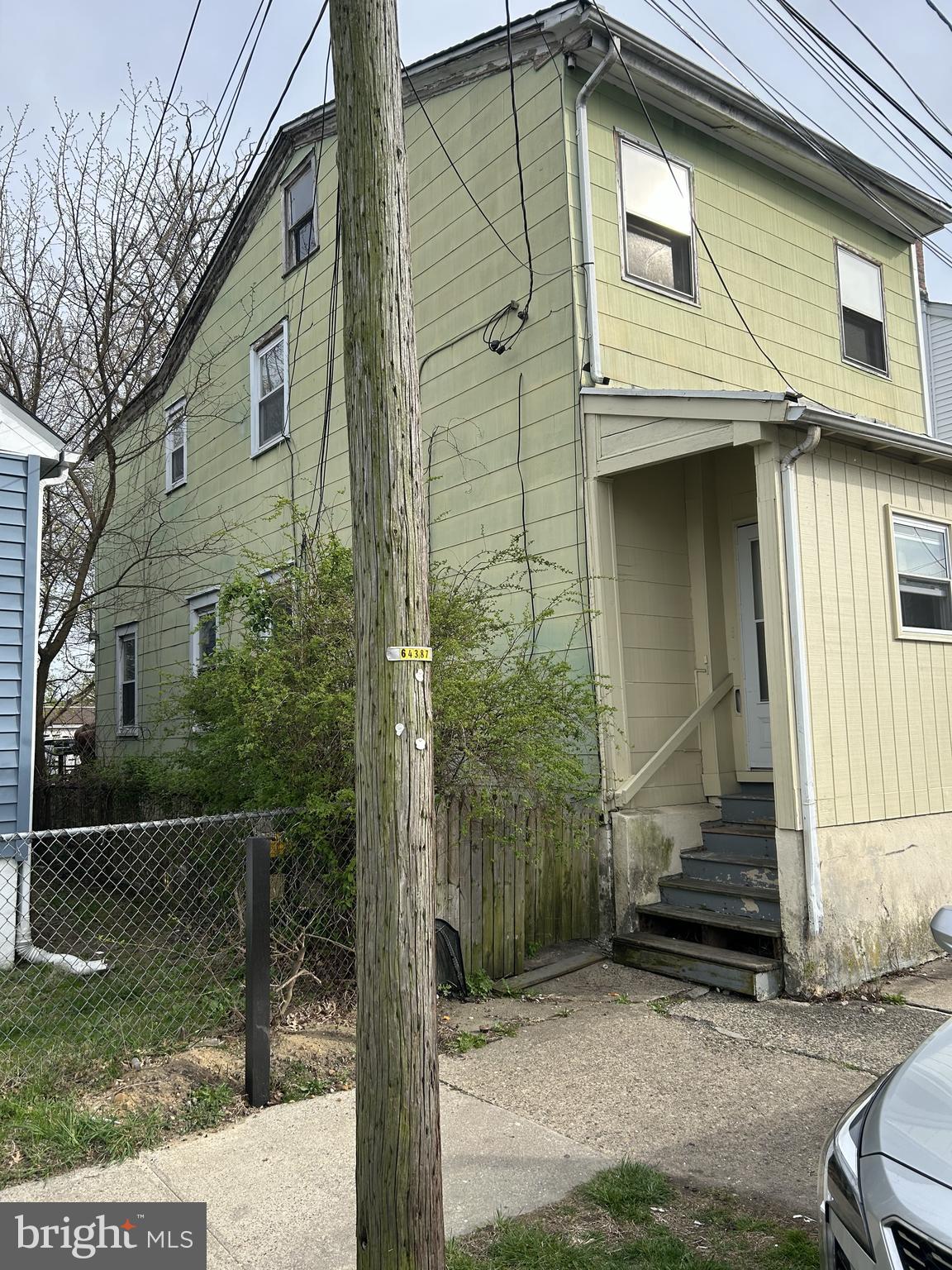 1012 N WILLOW STREET