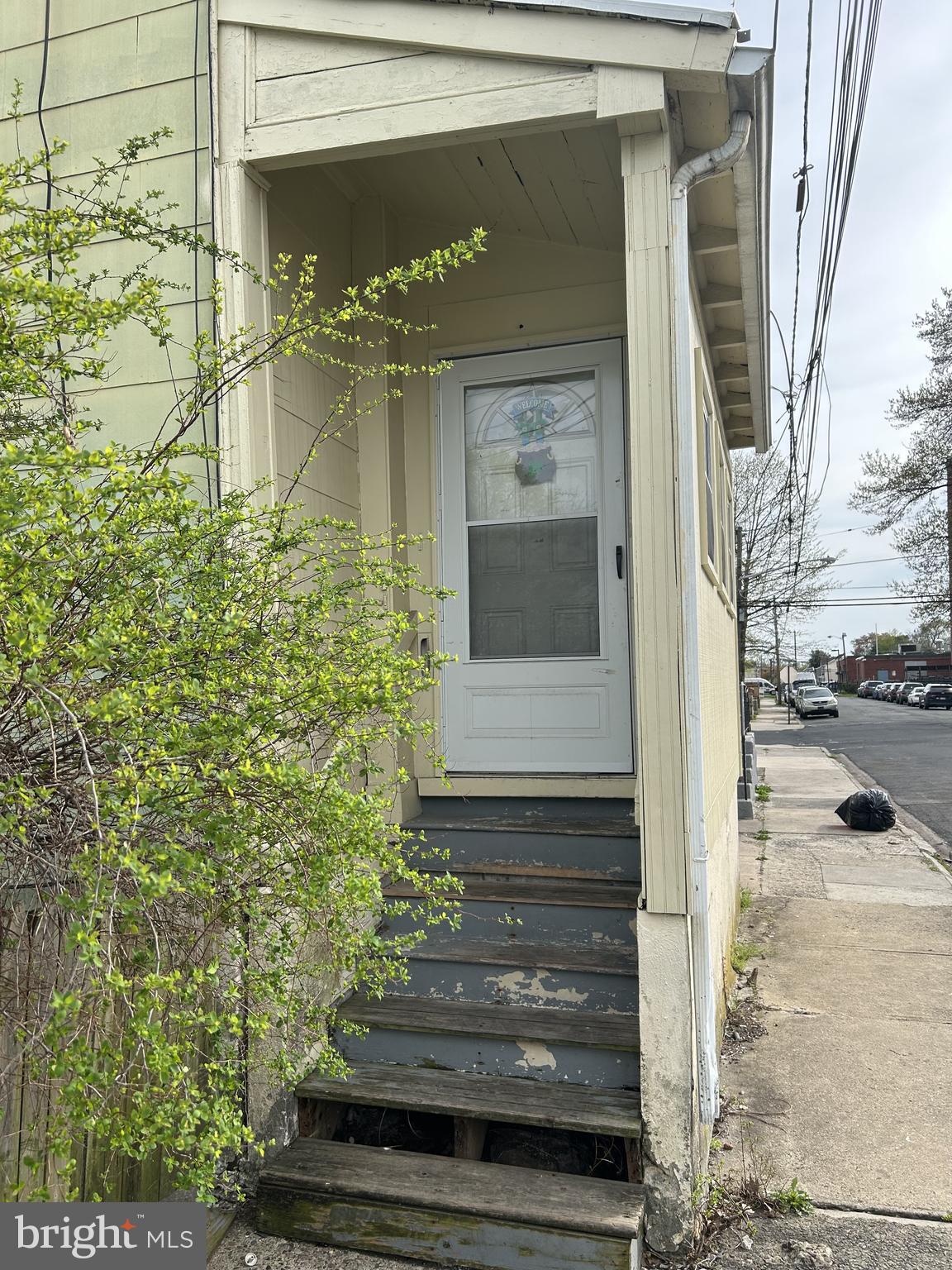 1012 N WILLOW STREET