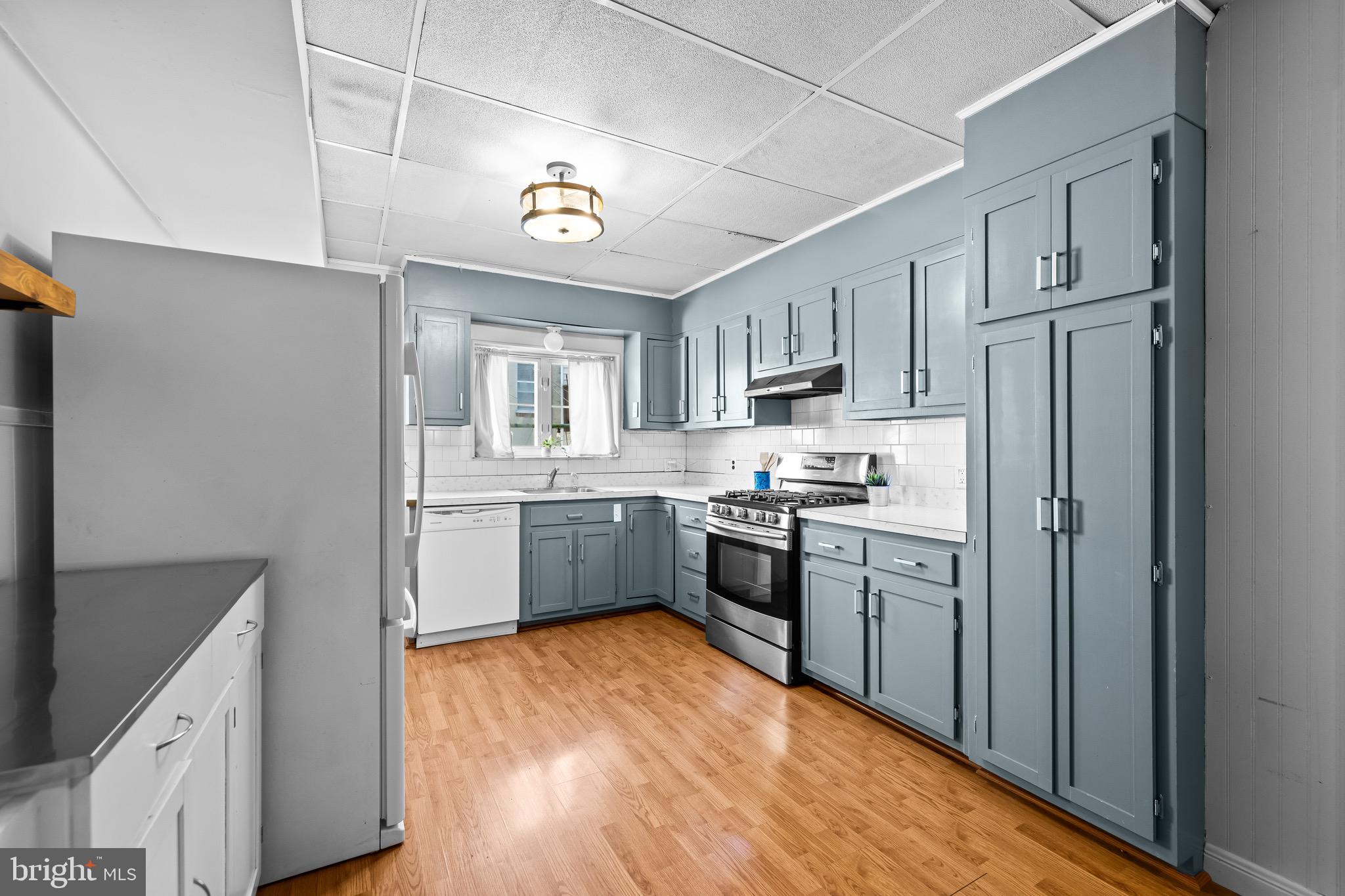 LOCUST POINT - Residential