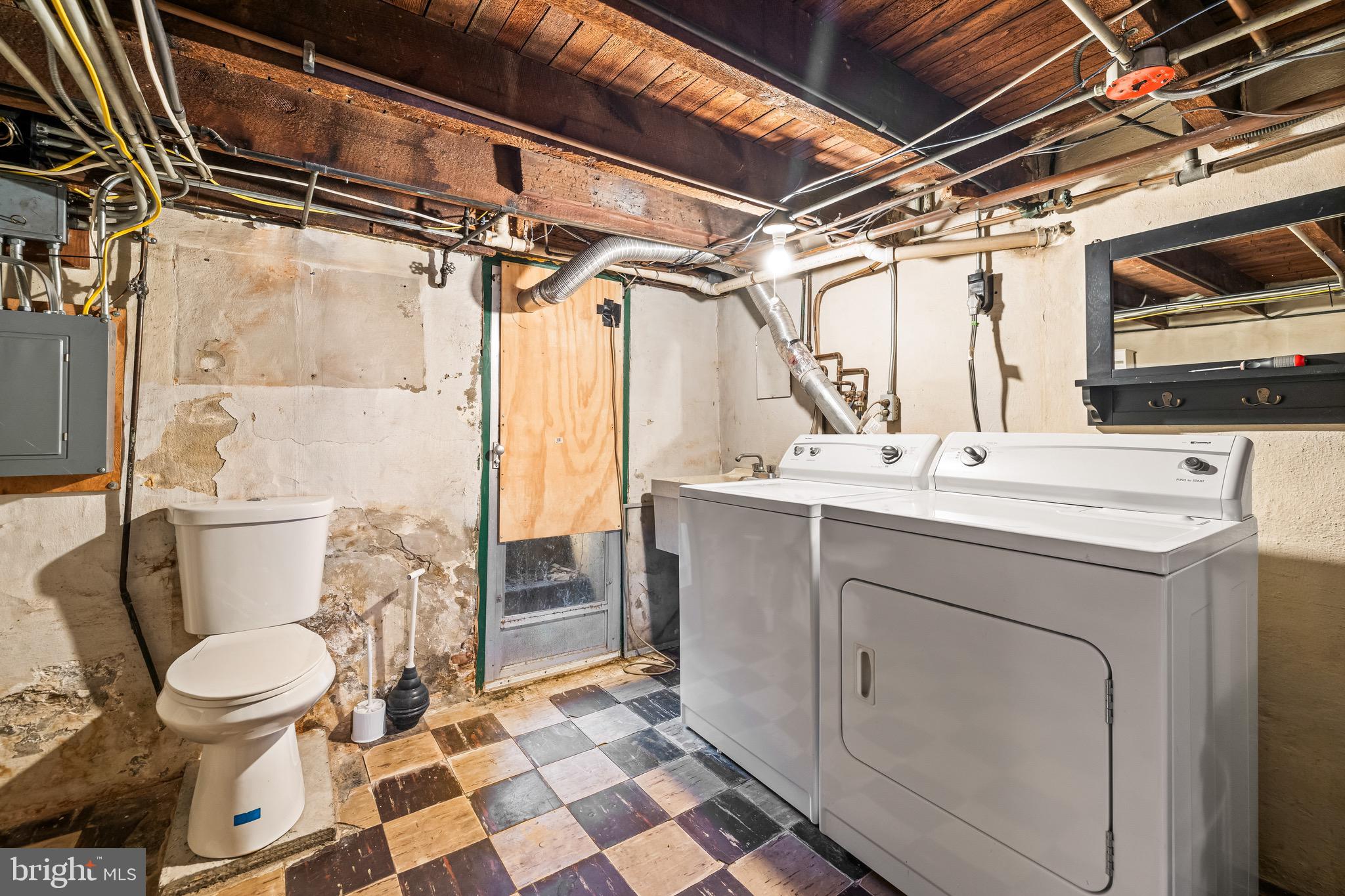 LOCUST POINT - Residential