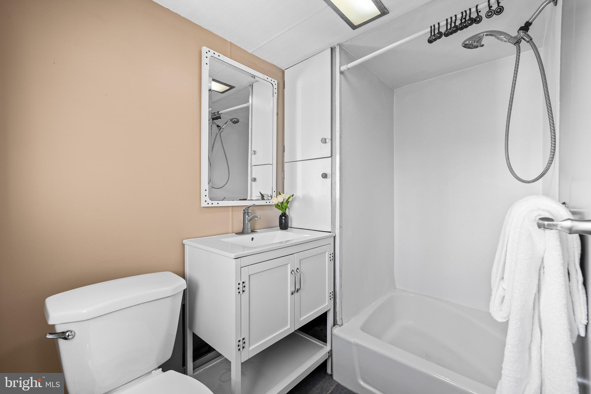 LOCUST POINT - Residential