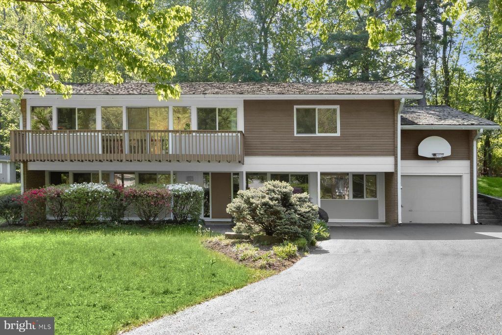 Photo of 8210 Stone Trail Drive, BETHESDA, MD 20817 (MLS # MDMC2212456)
