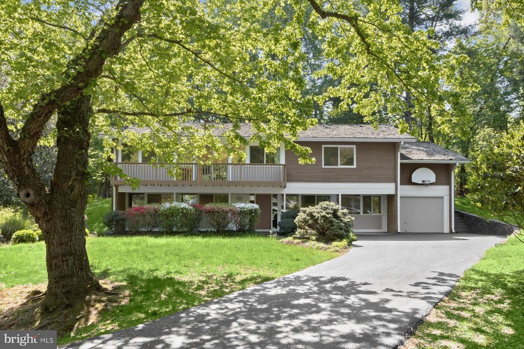 Photo of 8210 Stone Trail Drive, BETHESDA, MD 20817 (MLS # MDMC2212456)