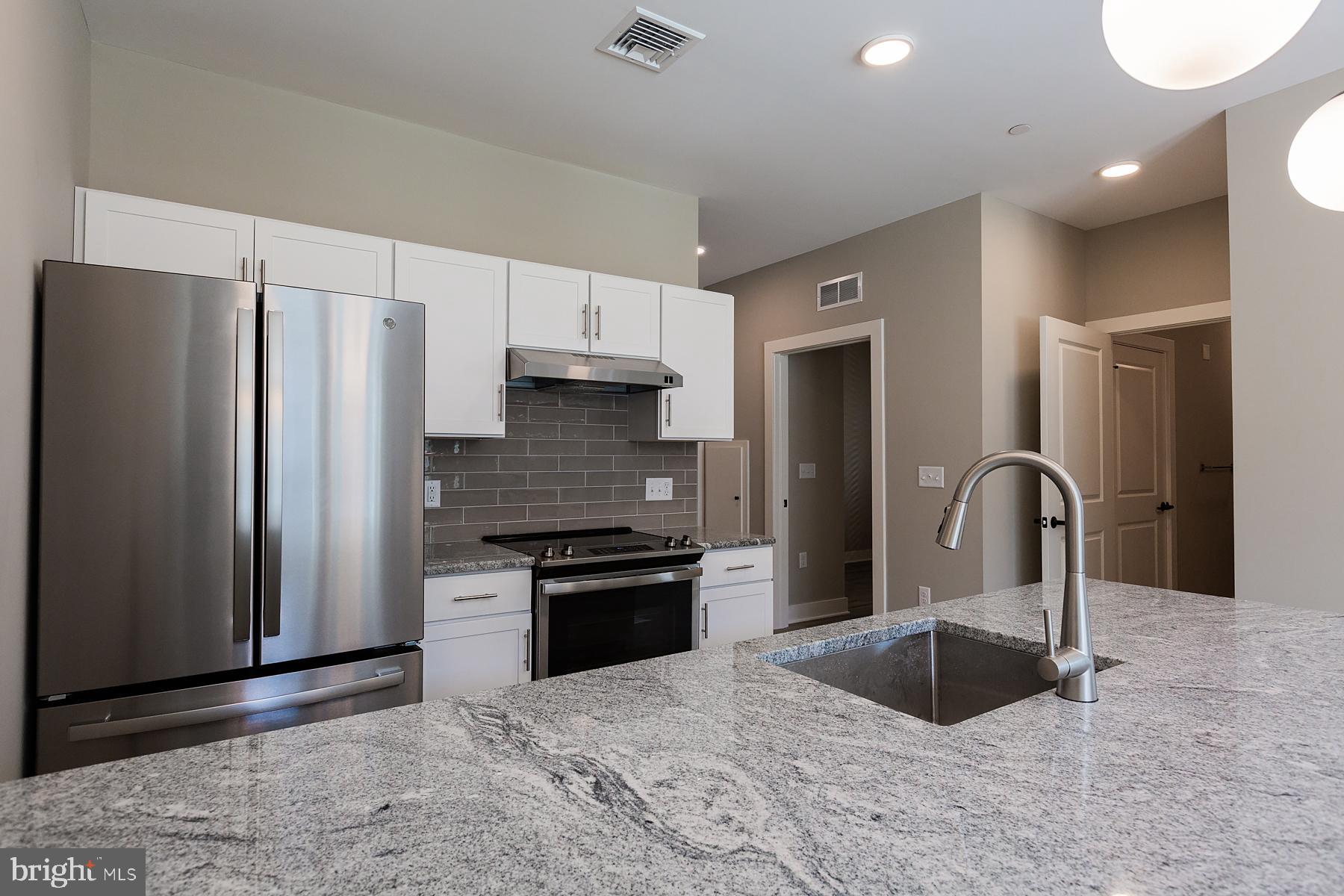 STADIUM DISTRICT - Residential Lease