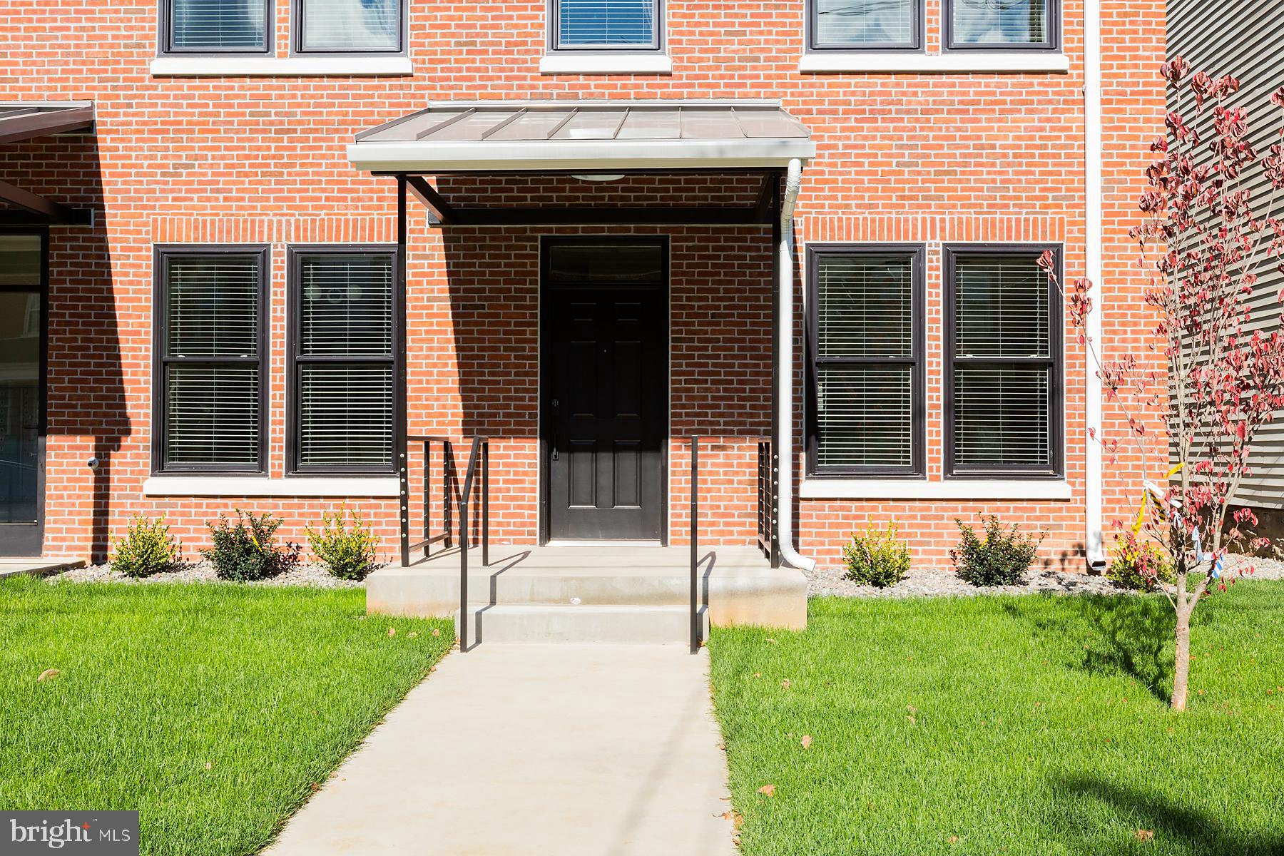 STADIUM DISTRICT - Residential Lease