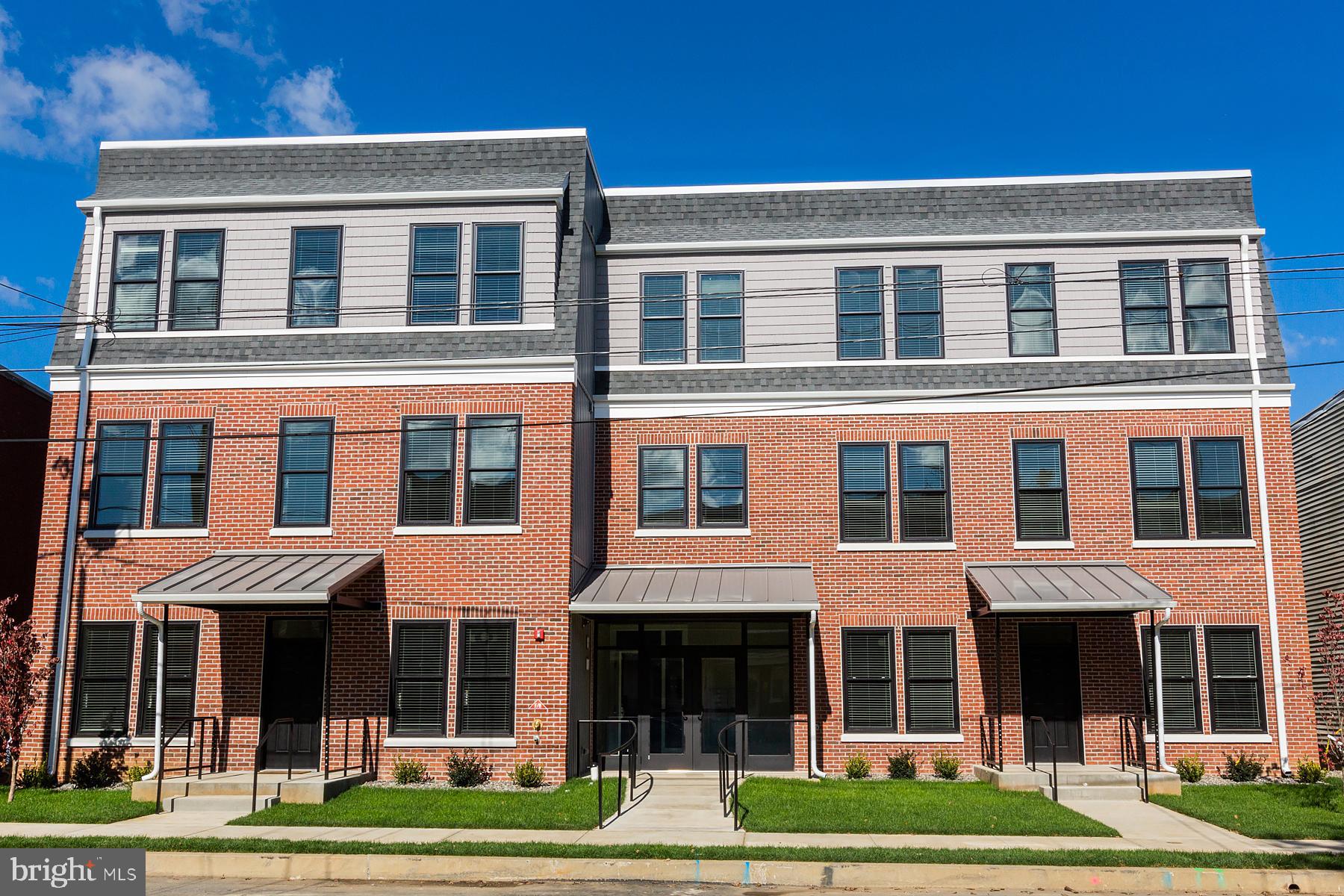 STADIUM DISTRICT - Residential Lease